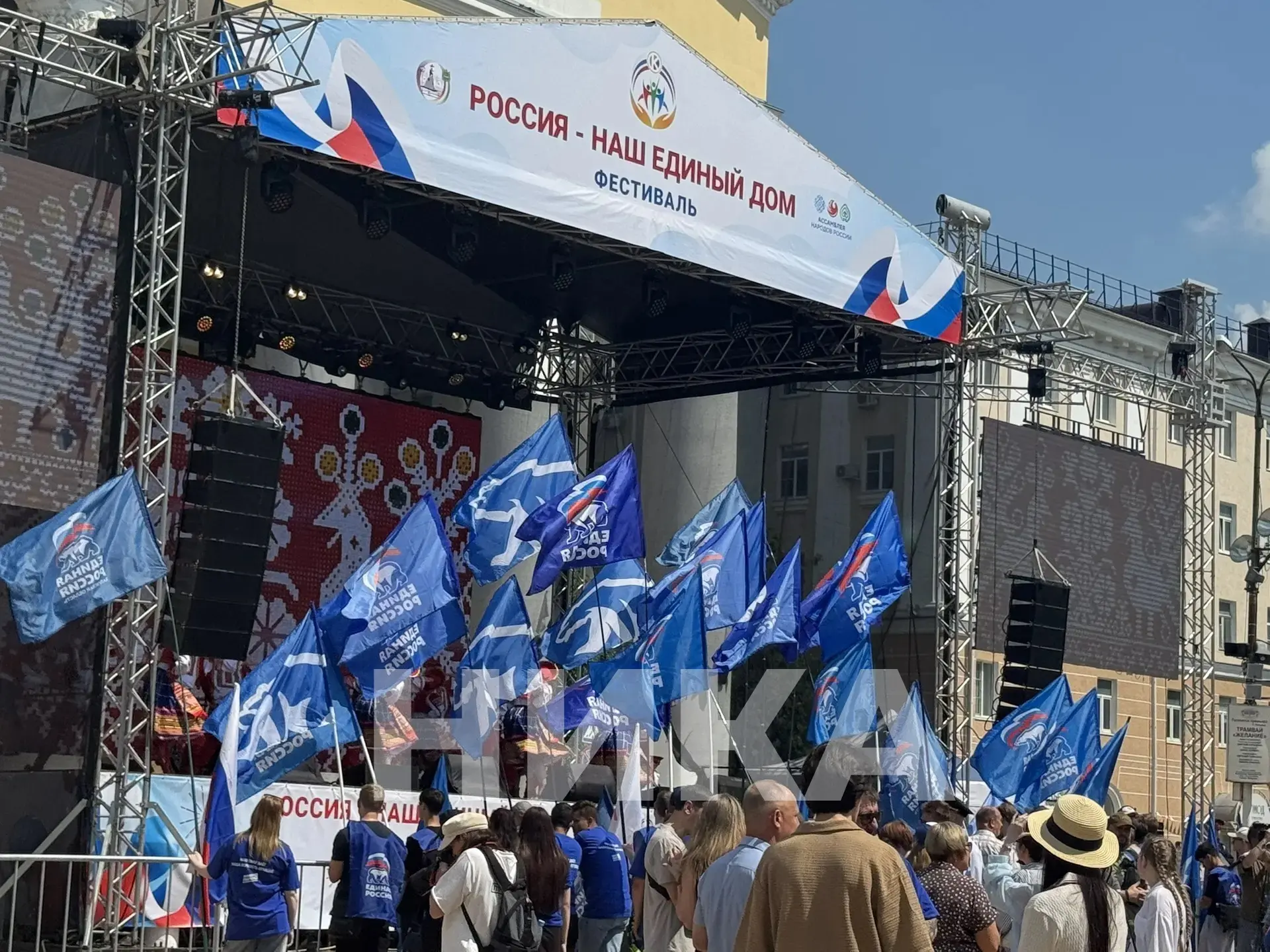 🇷🇺 Праздничный концерт в центре Калуги продолжается!

👶🧒 Пока со сцены звучат патриотические пес
