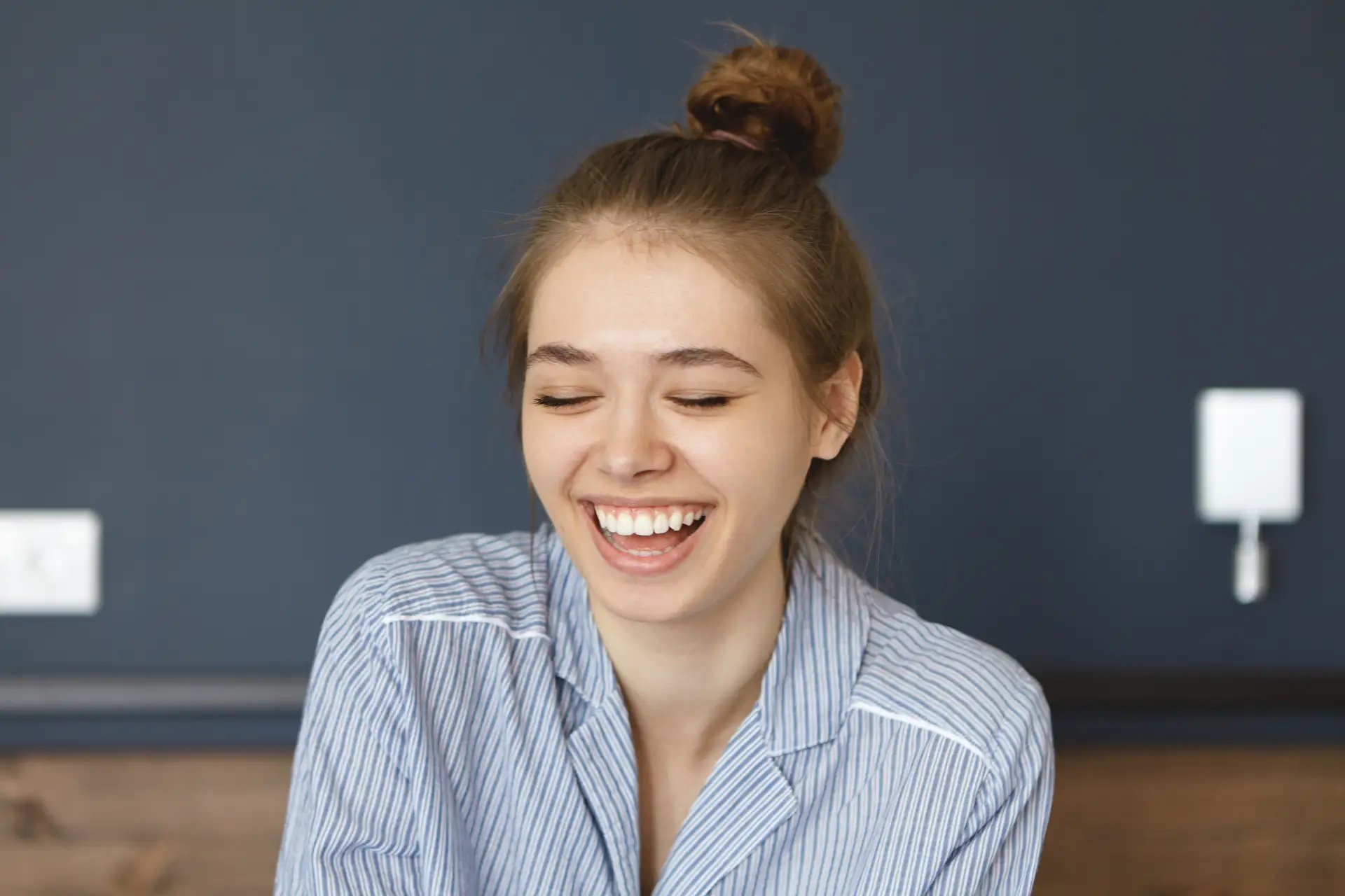 🦷 Можно ли отбелить зубы фиолетовой пастой