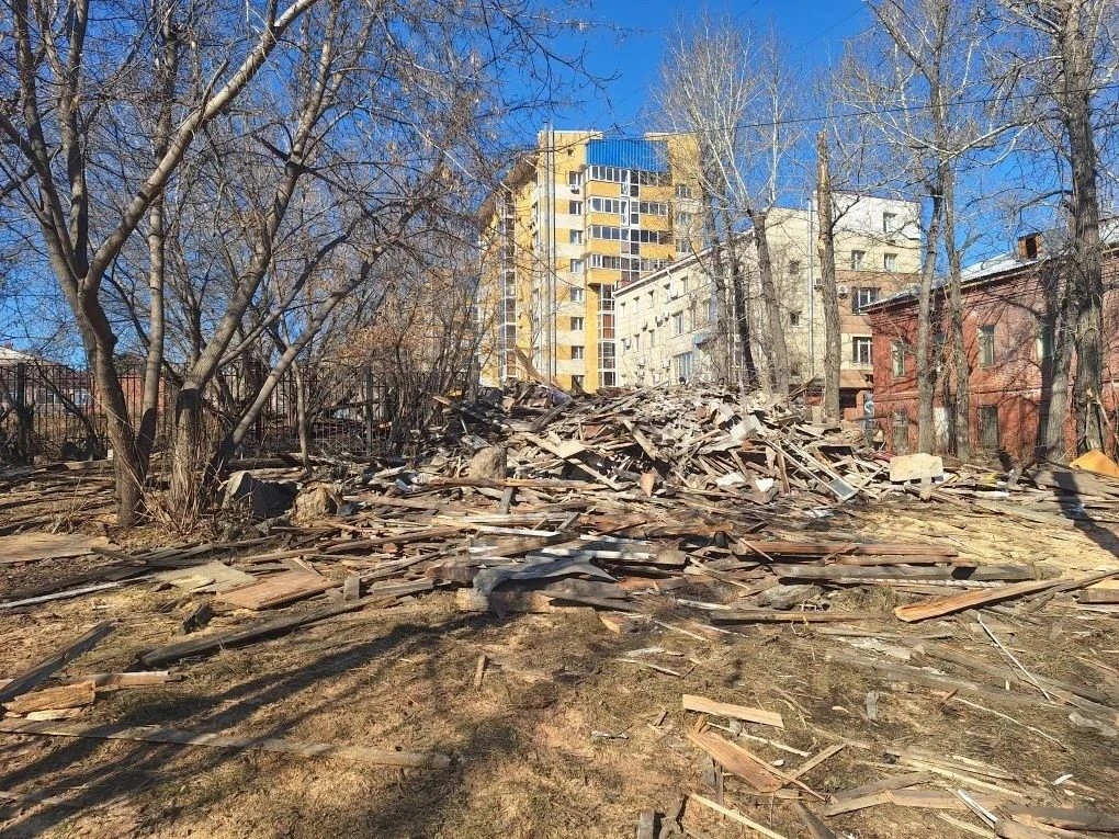 На территории нашей больницы по адресу: ул. Советская, 132А - активно ведётся строительство сквера в