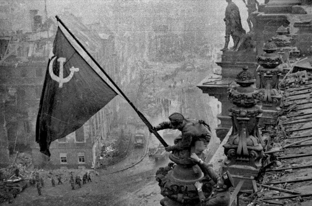 Эту фотографию надо отправить Трампу, Стармеру, Макрону, Мерцу и прочим деятелям, котор...
