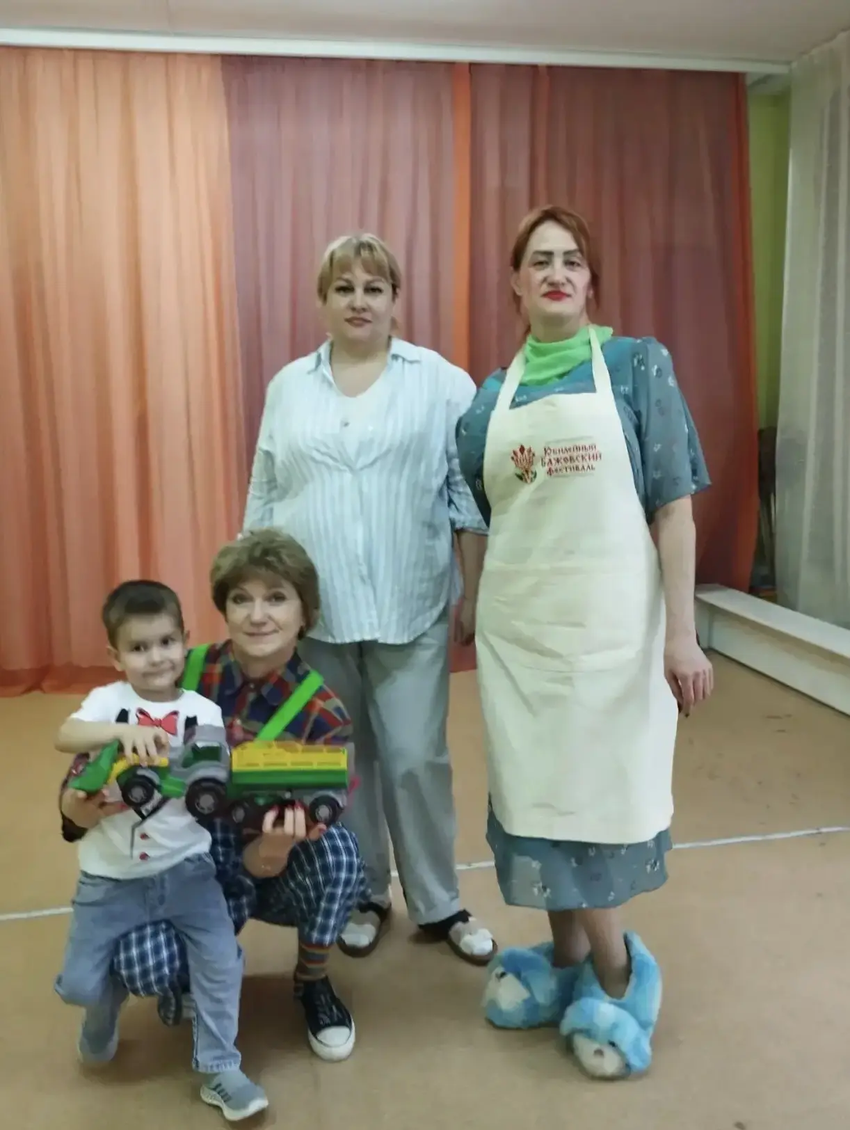 Маленький именинник Коля отпраздновал свой 4-й День рождения в детском саду «Колосок».

А в гости к 