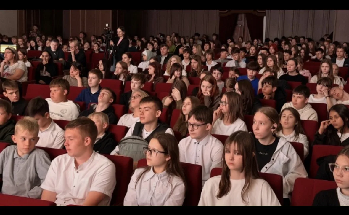 🇷🇺Вчера в Доме культуры прошёл патриотический урок «От первого лица — мой герой». В роли спикеров вы