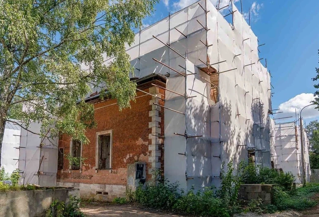 🏛 В парке «Кузьминки-Люблино» начали реставрацию скотного двора.