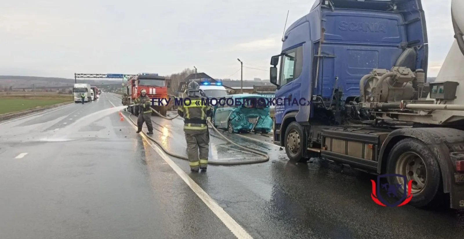 🚗 Массовое ДТП у светофора! Работники ПСЧ-207 ликвидировали последствия аварии ⚡️  📍Вчера на 165-м к