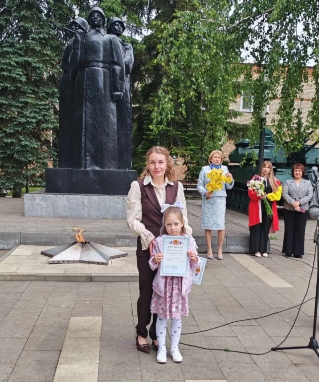 Наши подготовишки, Тихонов Дмитрий и Кожевникова Алина, были отмечены грамотами за акти...