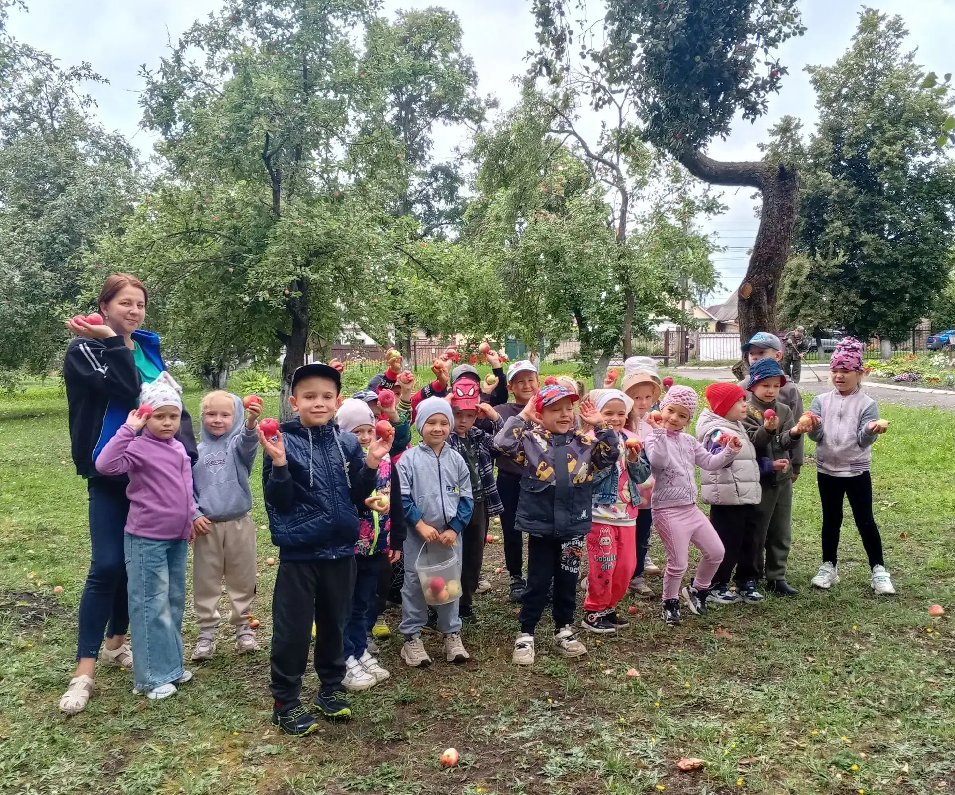 🍏🍎Сегодня в нашем детском саду, в старшей - подготовительной к школе группах царила а...