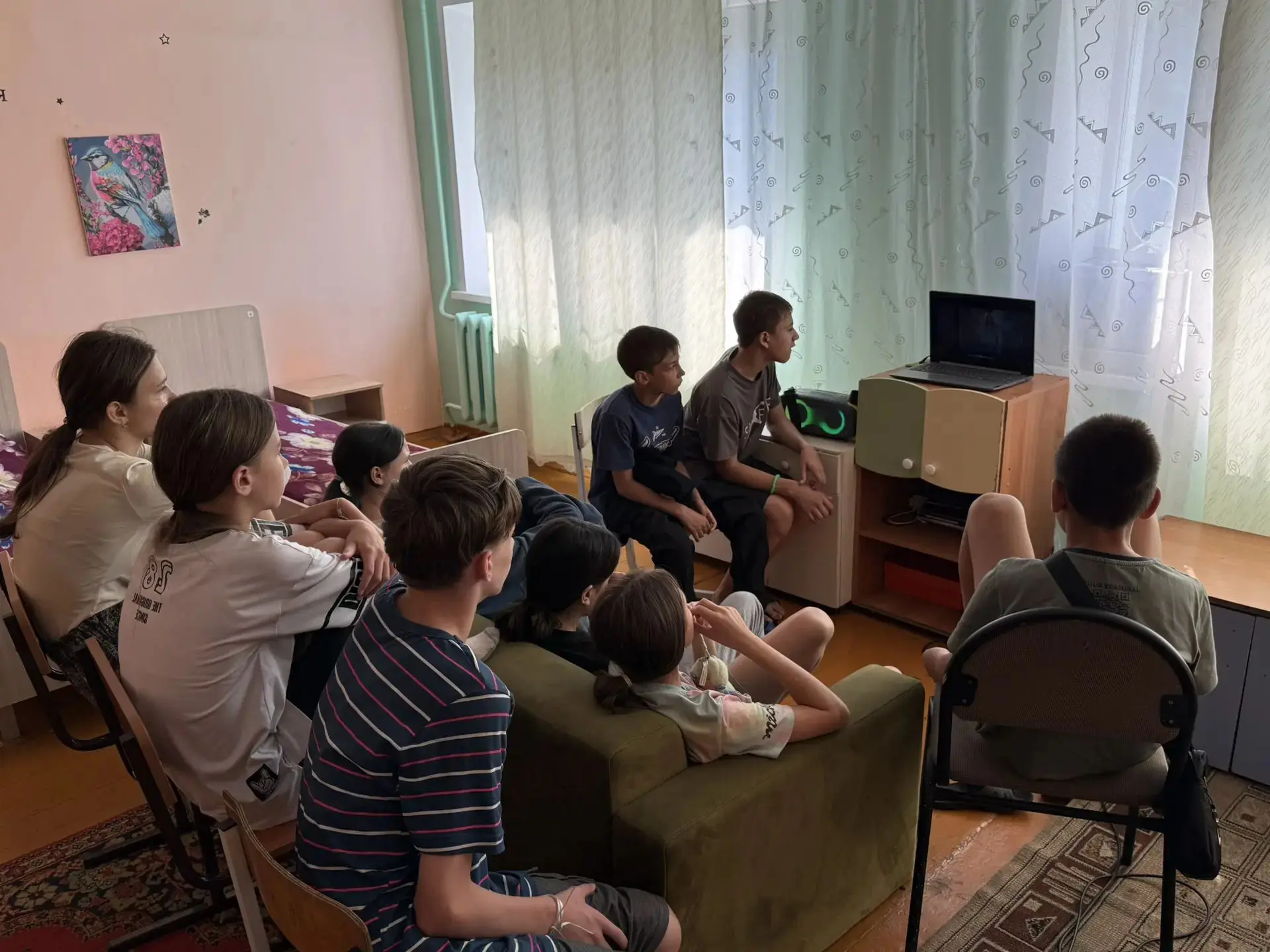 🌟Мы с ребятами устроили в лагере небольшой киносеанс. 

Вместе посмотрели фильм, который заставил н