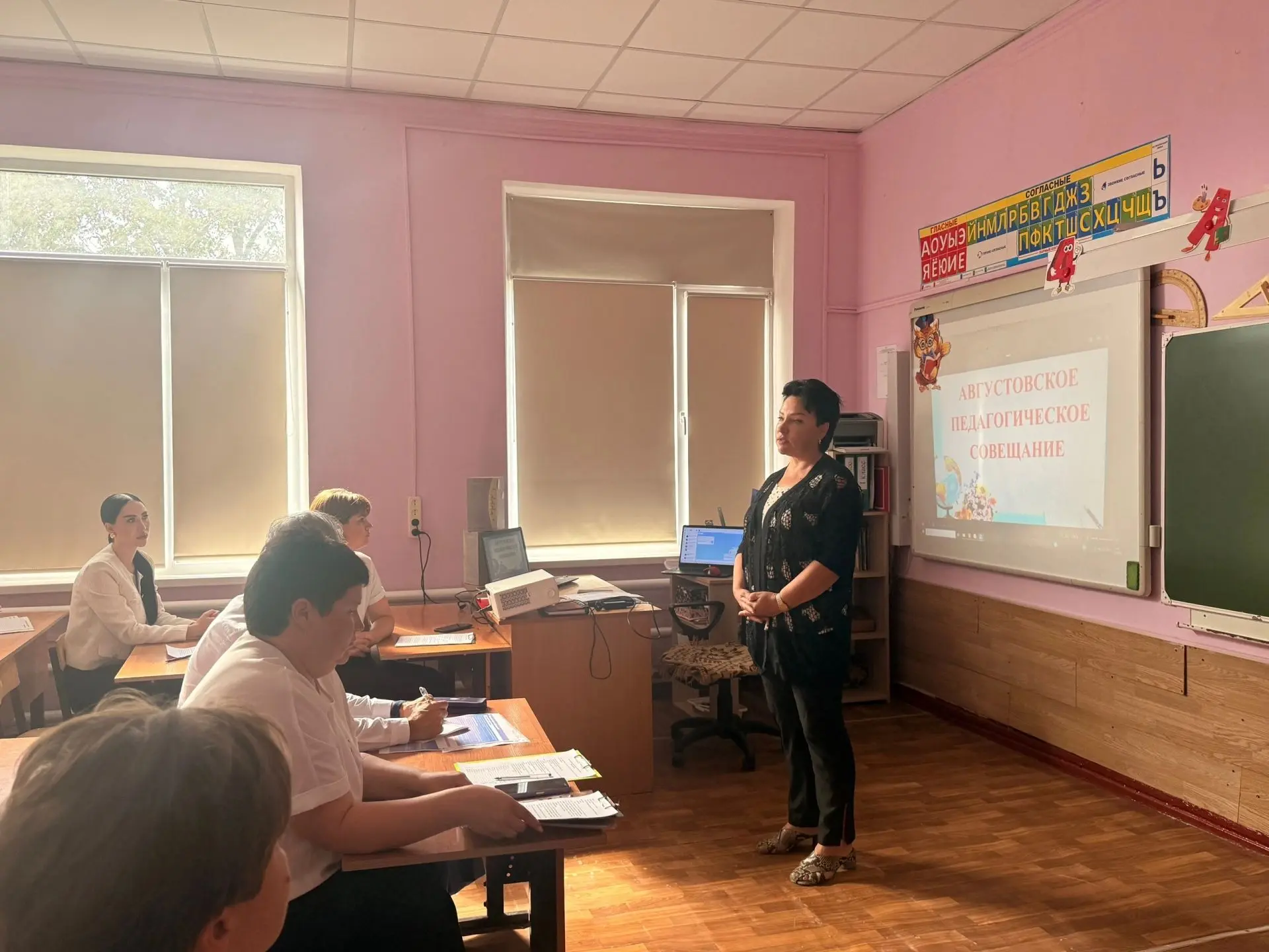 🎉 Августовский педсовет‑2026 в МБОУ СОШ № 8 имени М.А. Саксеева: «Новый учебный год: к...