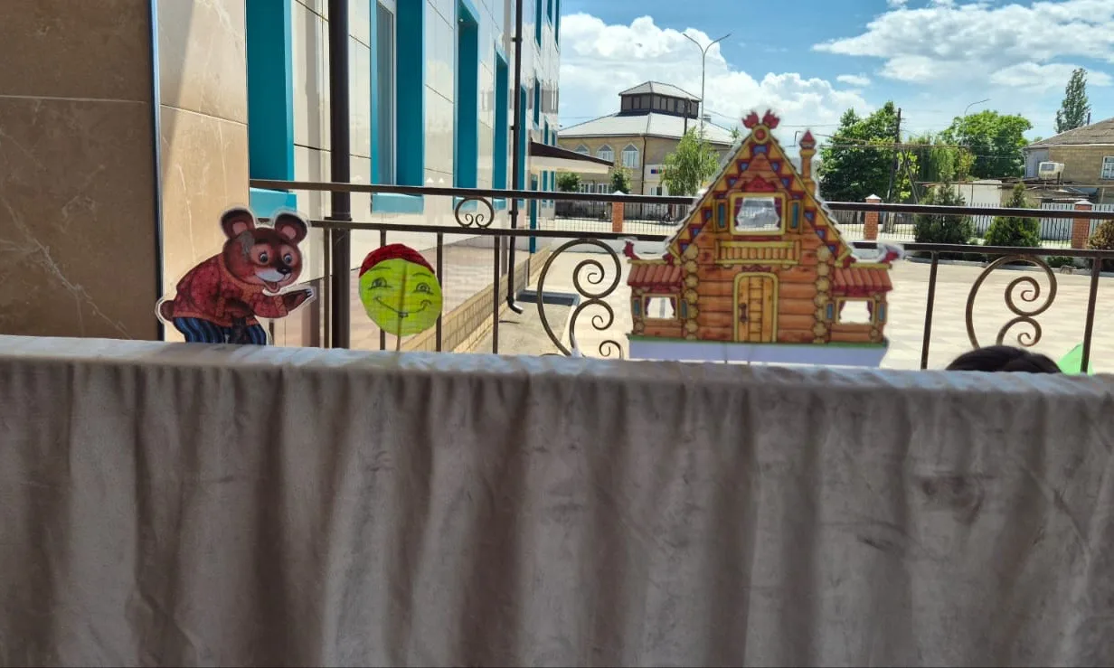 🎭 Театральная премьера в лагере! 🍞

Сегодня учащиеся 4 класса показали сказку «Колобок»! 🌟

Ребят
