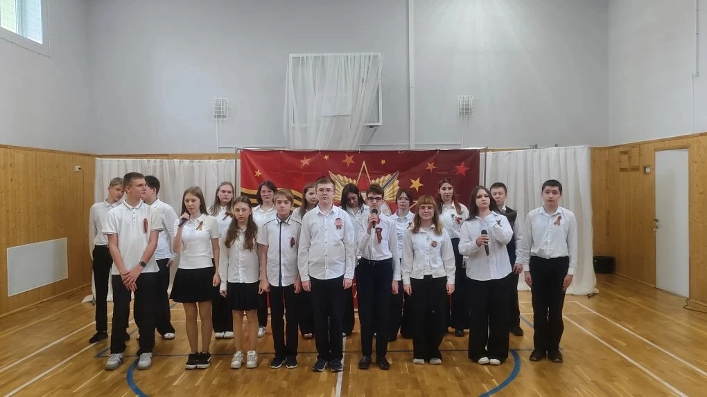 В рамках акции "Голос Победы" в МБОУ "Лицей Климовска" прошел фестиваль военных песен! Благодаря под