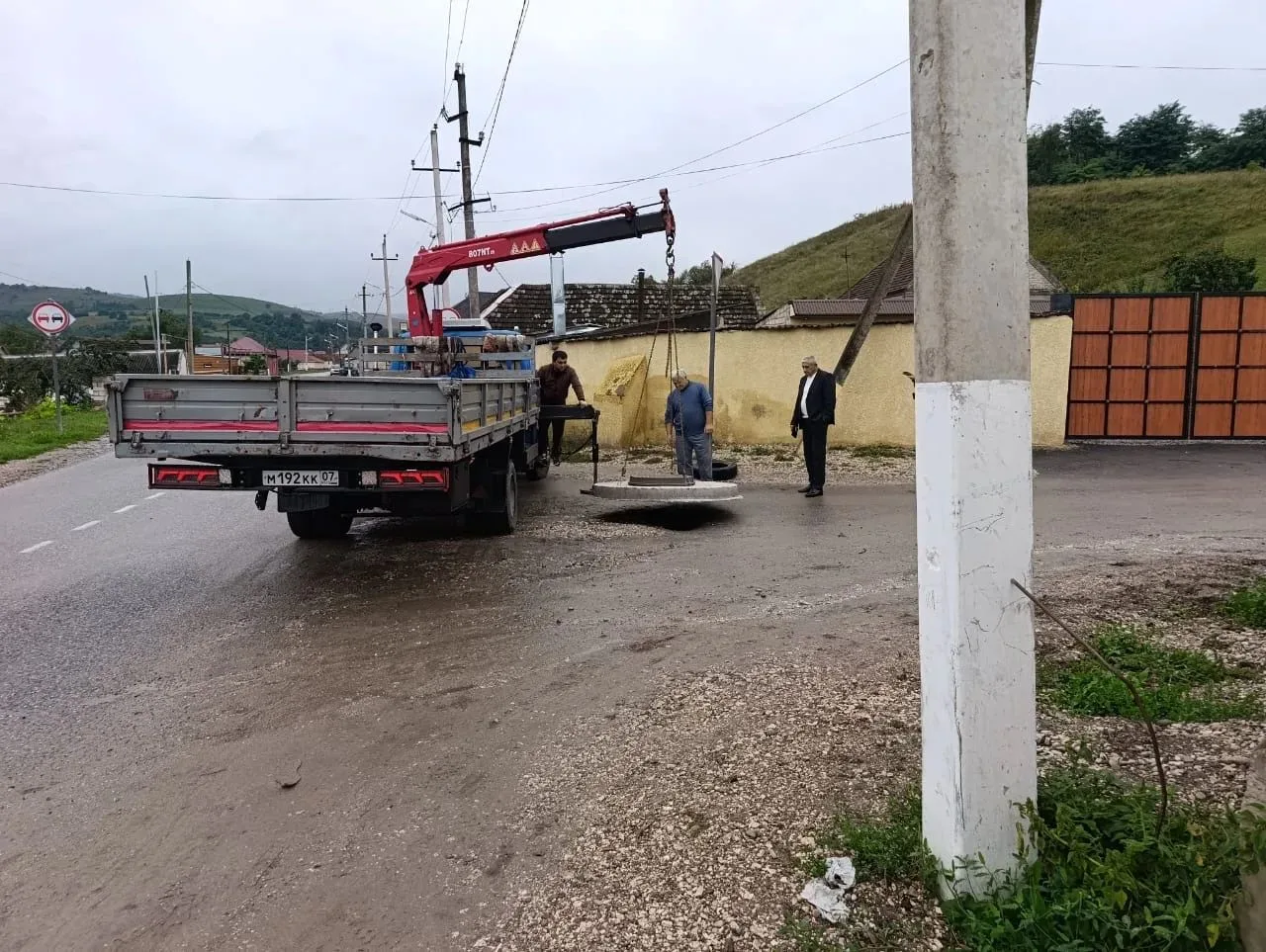 Специалистами МУП «Чистый район» совместно с администрацией сельского поселения Верхний...