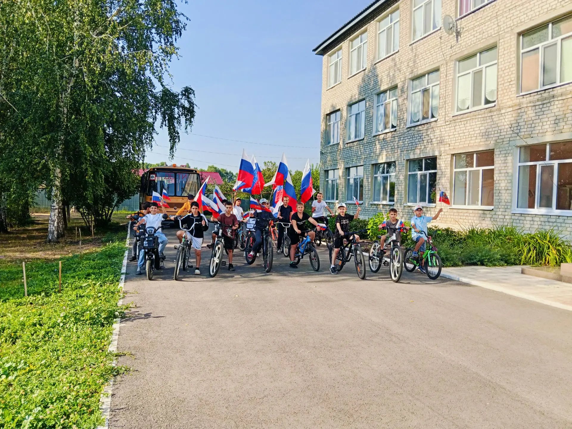 В преддверии одного из главных государственных праздников — Дня Государственного флага ...