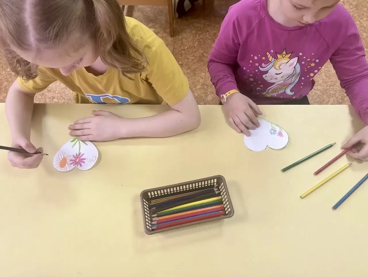 🎈 Нескучные каникулы продолжаются  💫  Каждый день — новые открытия иэмоции  ❤️ У ребят прошёл тёплый
