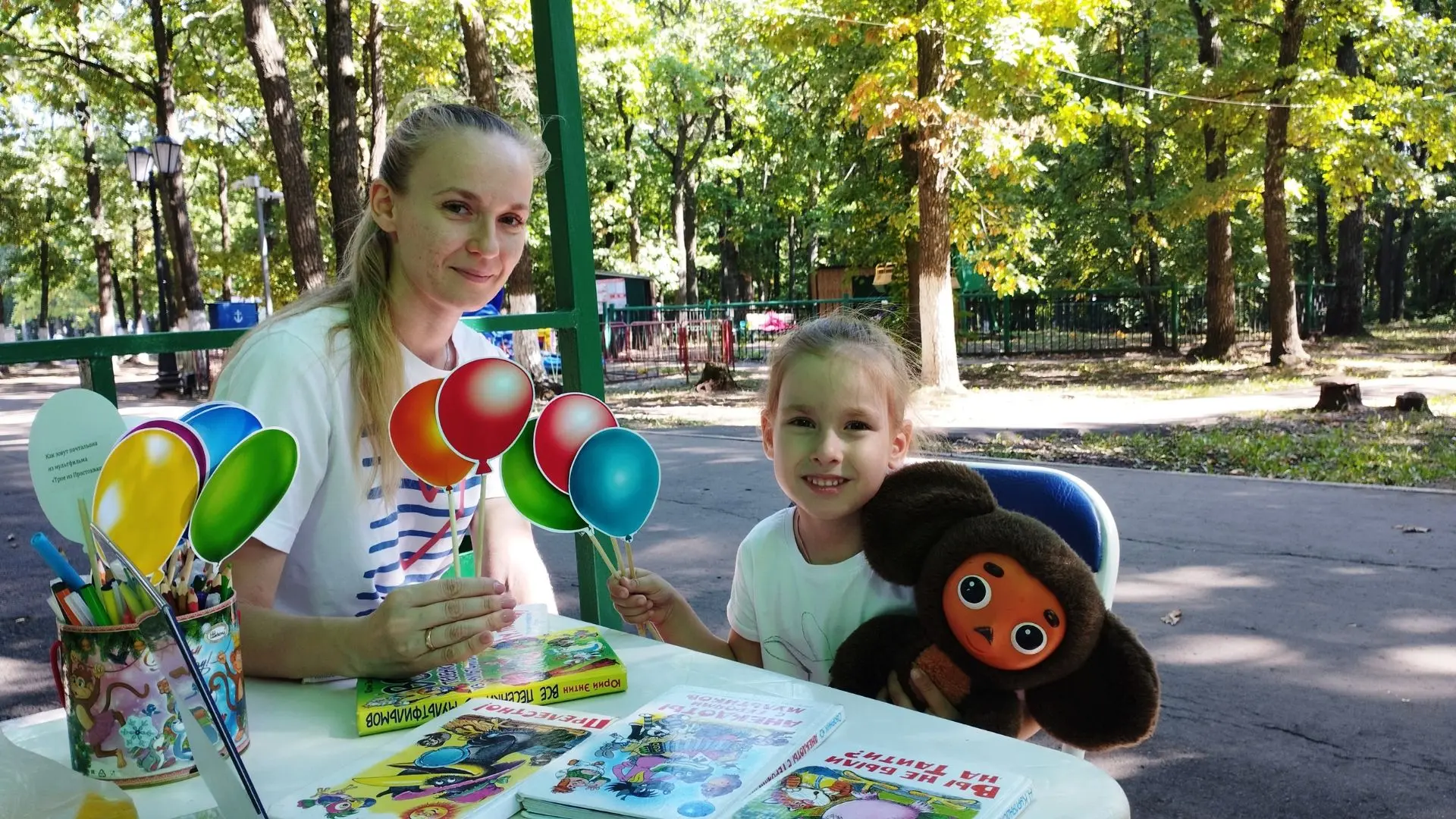 В нашем парке завершила свою работу библиоплощадка «Литературная поляна», которая на пр...