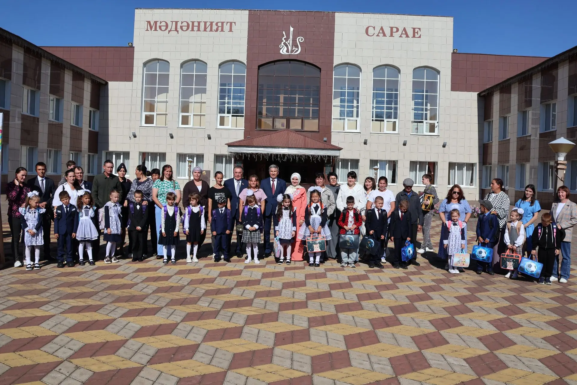 «Мәктәпкә әзерләнергә булыш!» – мәрхәмәтлелек традициягә әйләнде