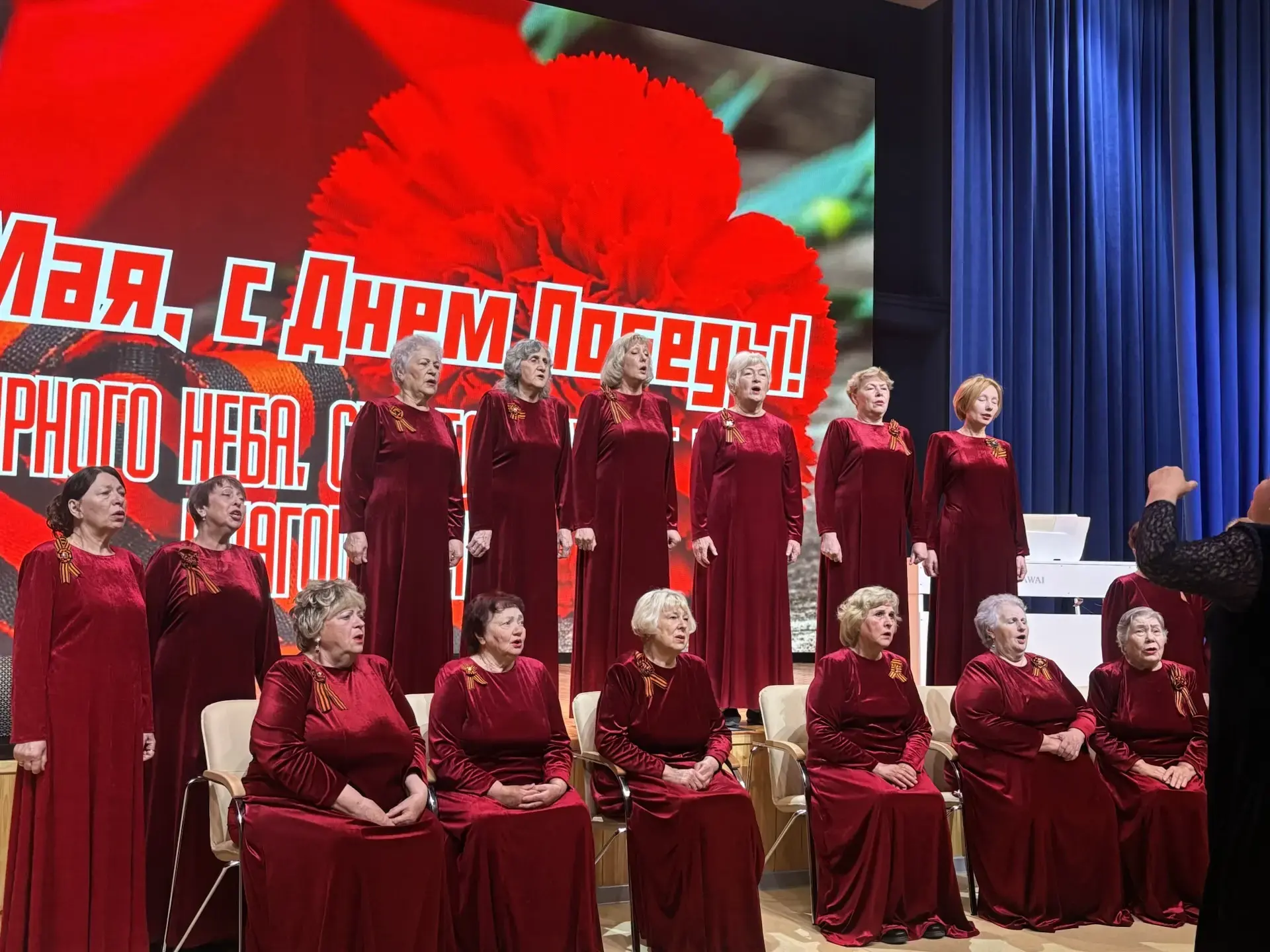 🎖️ Народный хор ветеранов: "Живое эхо войны"  В нашей школе в рамках акции «Колокол памяти» состояла