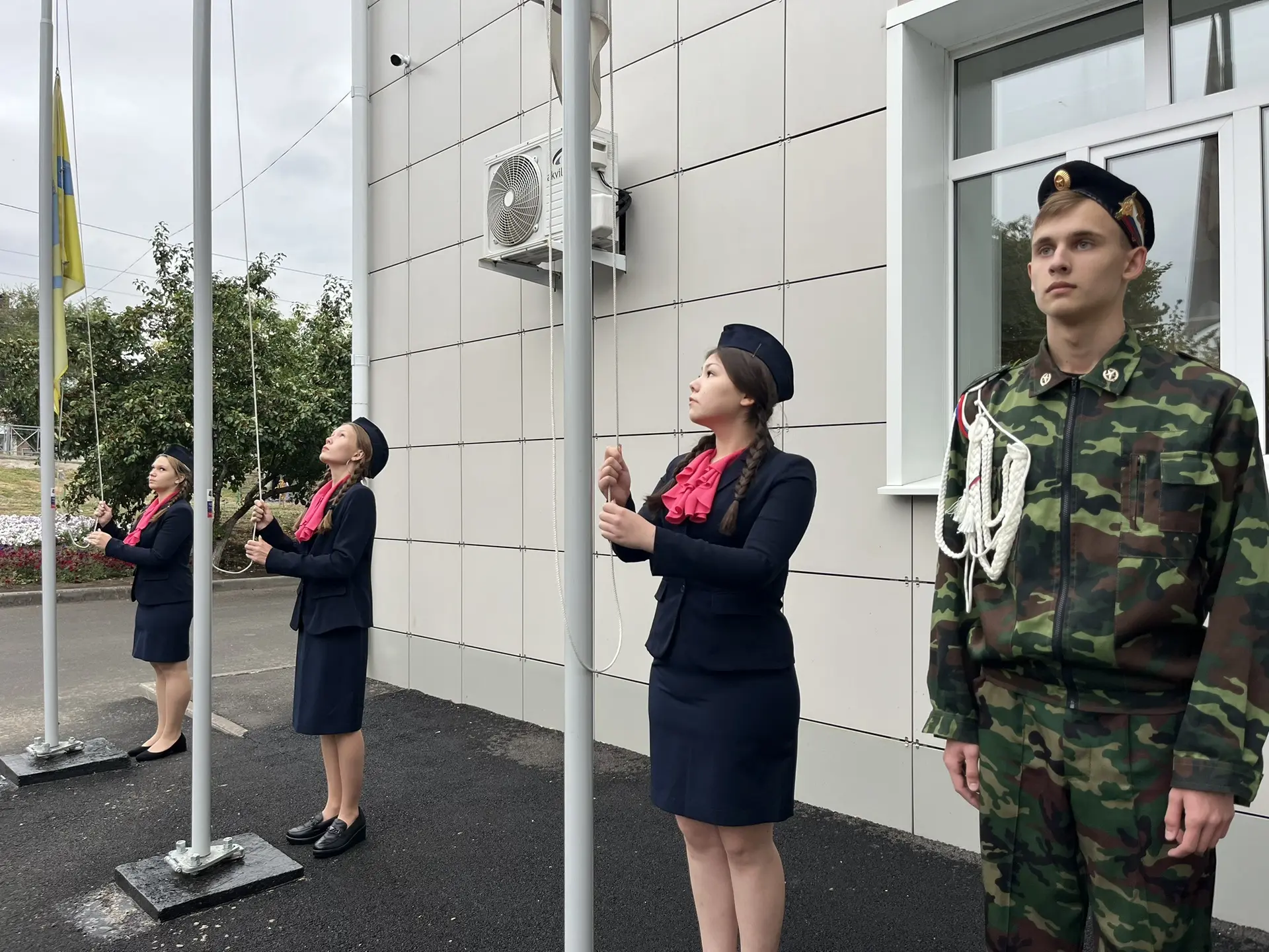 🇷🇺 Новую учебную неделю ОУФТ традиционно начинает с торжественной церемонии выноса фл...