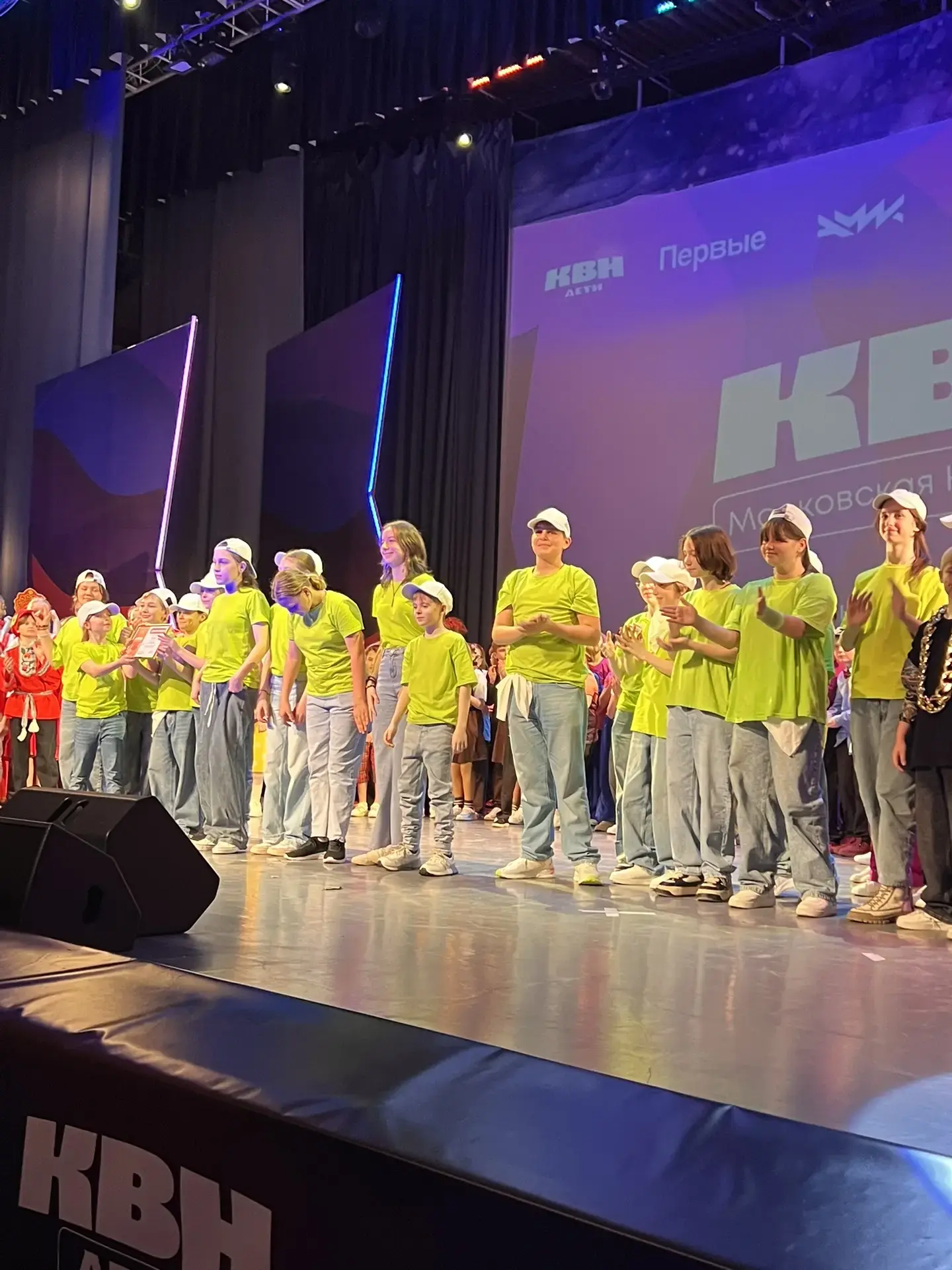 🍋 Первый выход — и уже громко: встречайте КВН-команду «Лайм»!  🎭 Совсем недавно в нашей школе появил