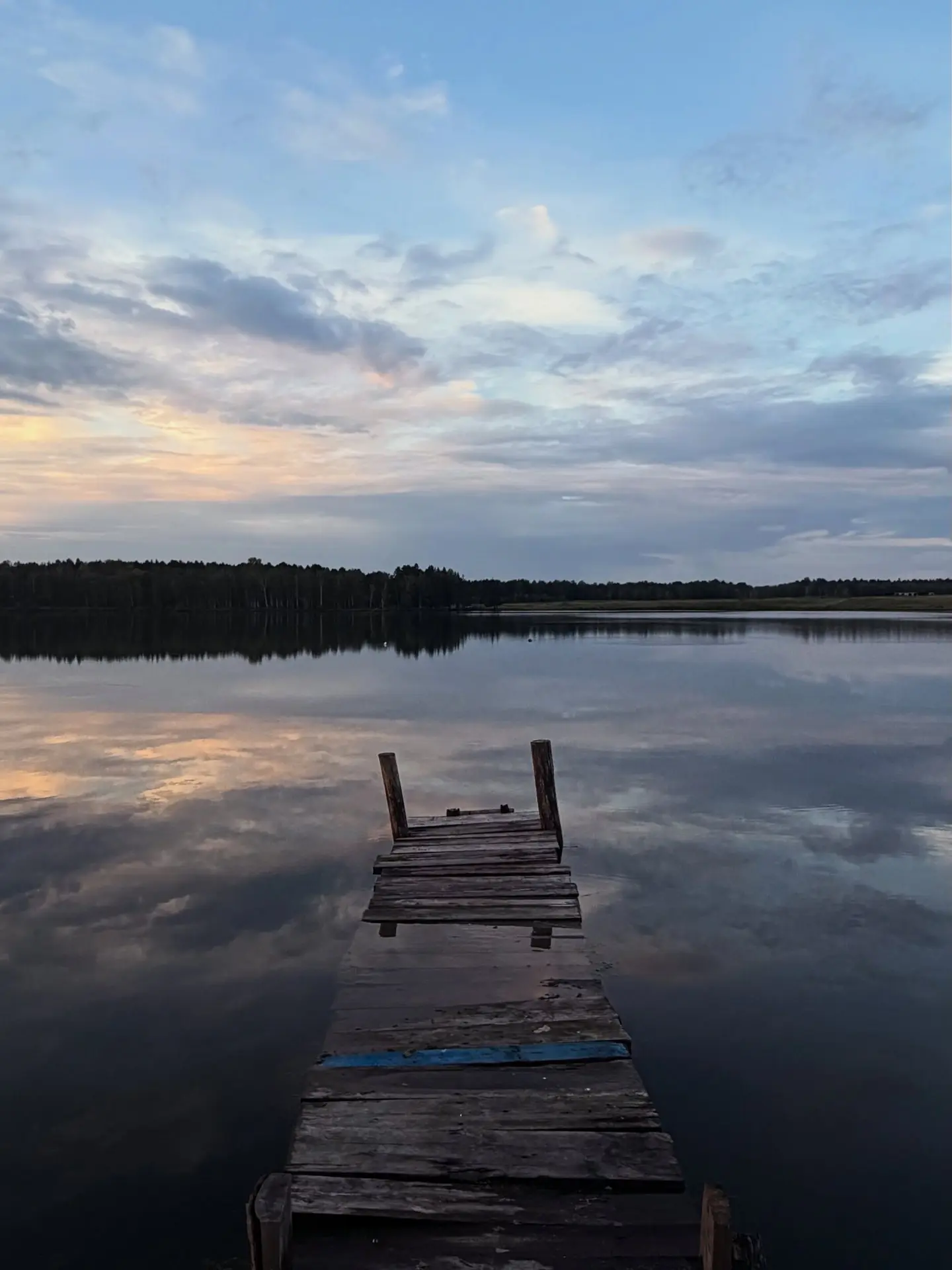 🌊Тихая пристань: уютный вечер на берегу старого озера