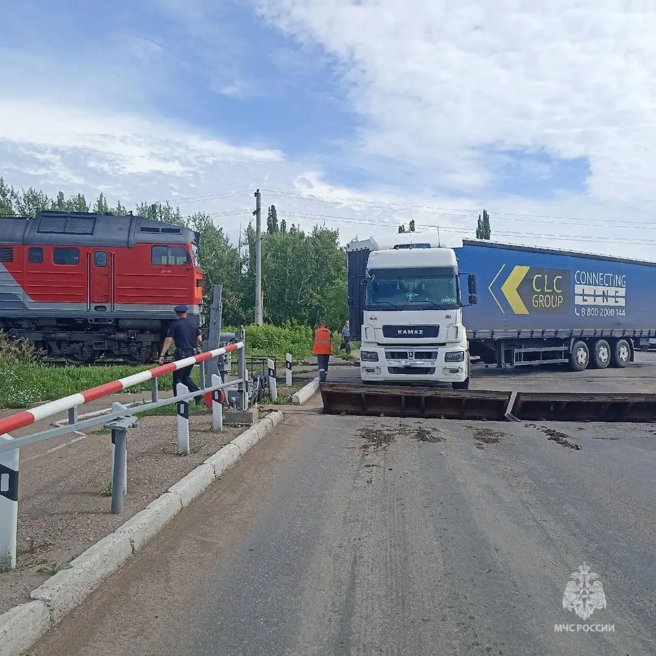 🚨В Стерлитамаке на 149 км Куйбышевской железной дороги тепловоз столкнулся с «КАМАЗом»

По предвари