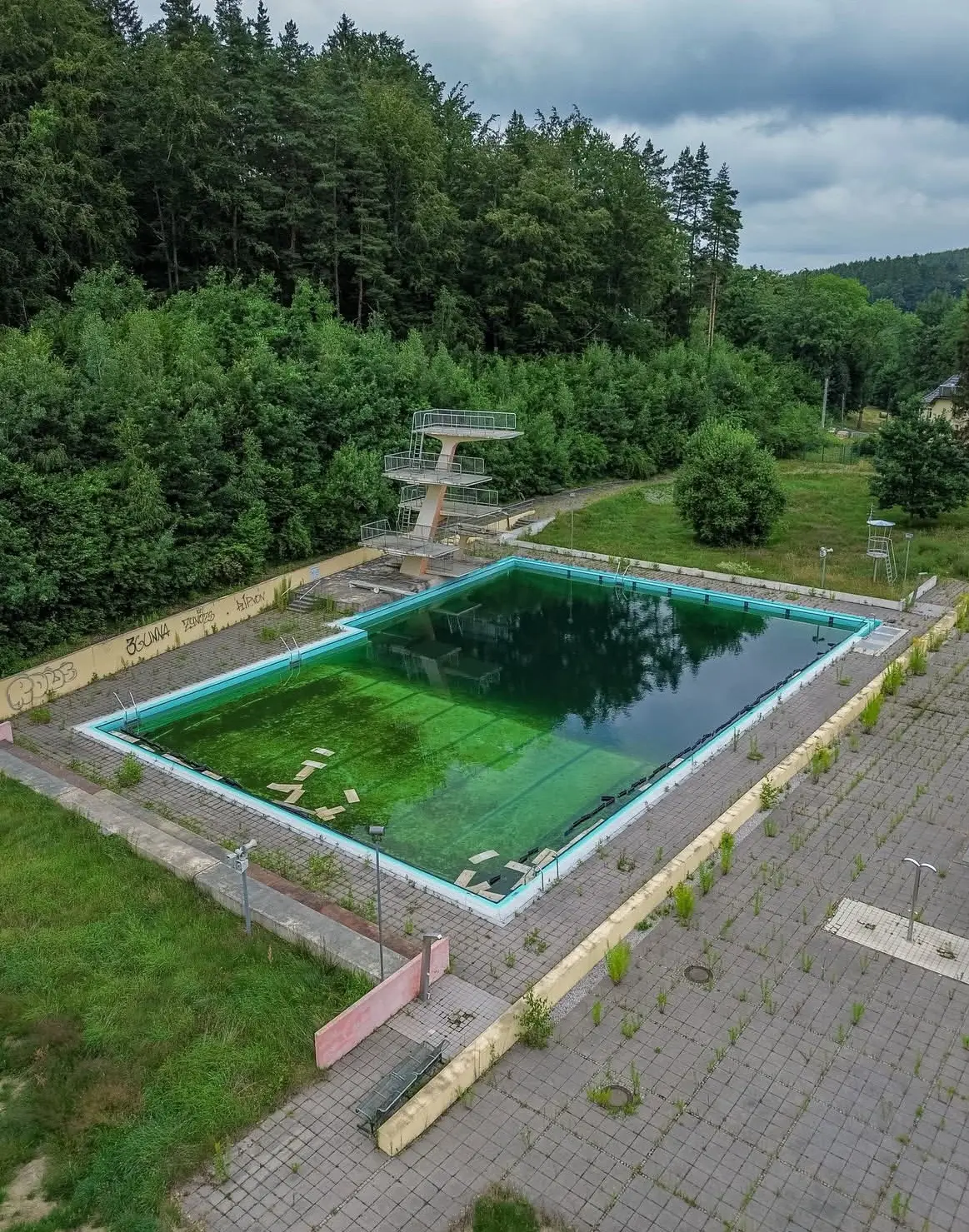 Заброшенный плавательный комплекс 🏊‍♂️