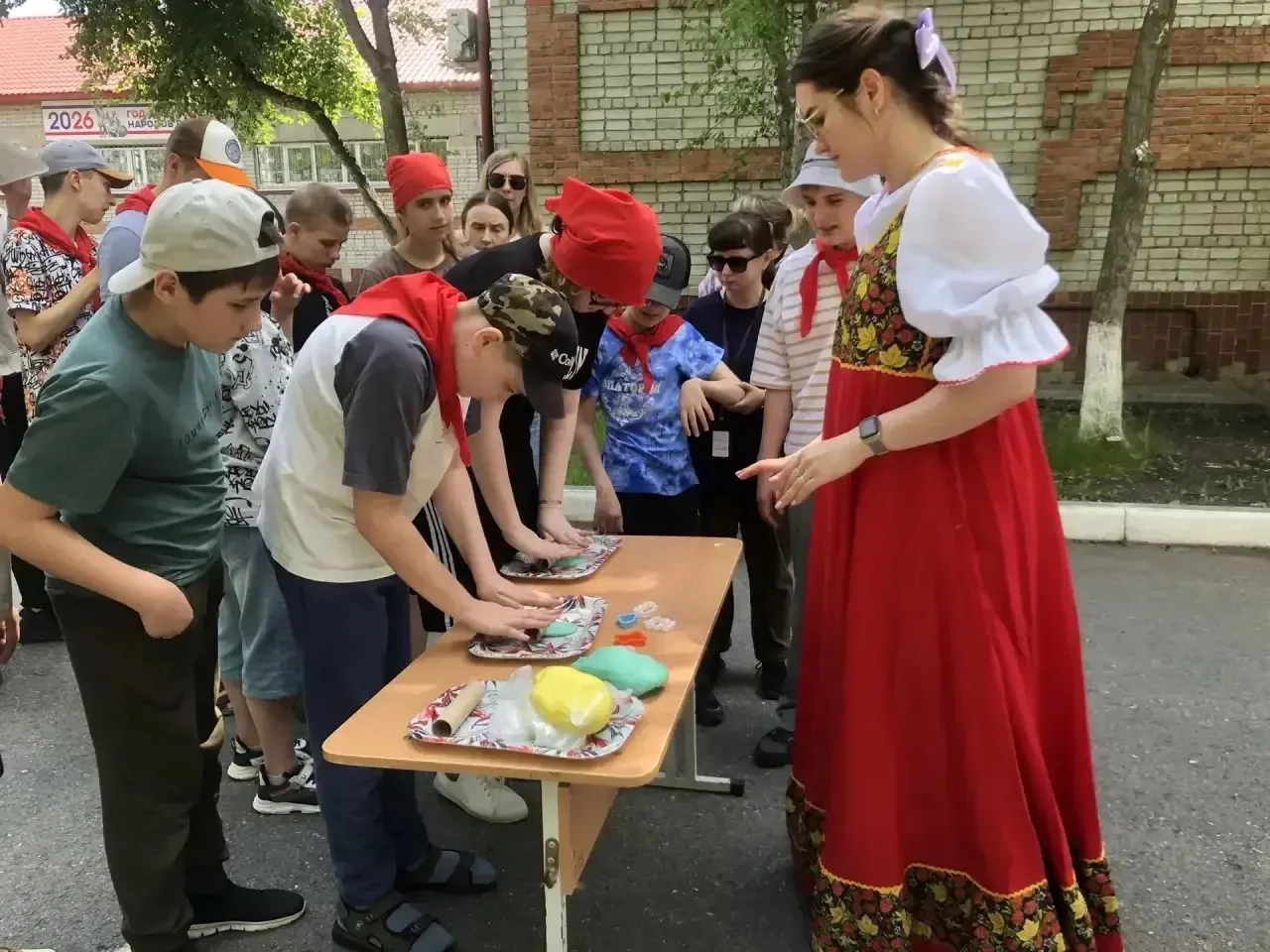 📅 08.06 | День Песни и Танца

Сегодня наш лагерь распахнул двери для самых близких! Это был настоящ