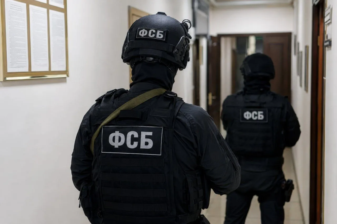 ФСБ задержала двух россиян, собиравших информацию об объектах ОПК и ТЭК для терактов
