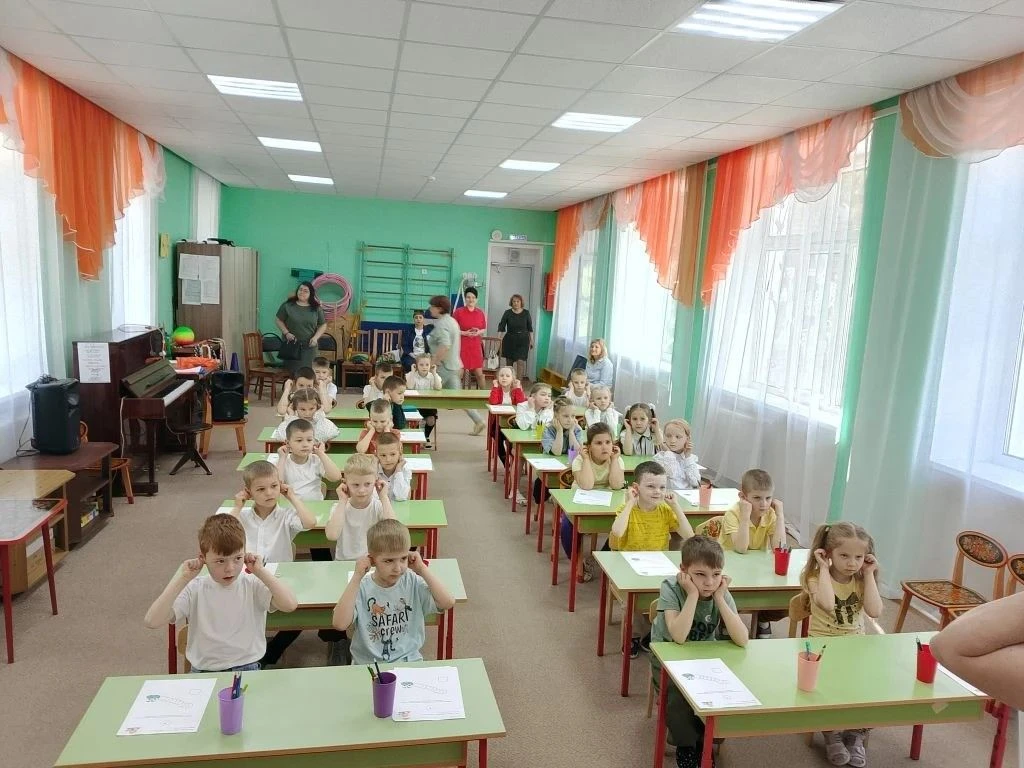 Сегодня для воспитанников подготовительный группы был волнительный день. Ребята приняли...