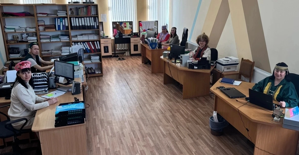 Специалисты Районного дворца культуры присоединяются к акции "На работу в национальном ...