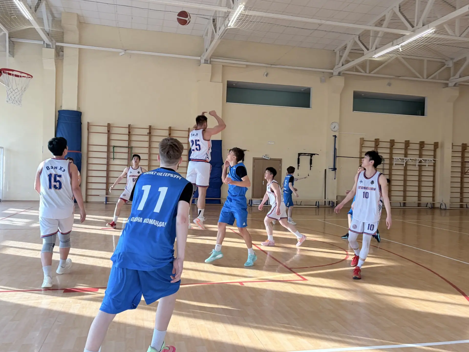 Международная товарищеская встреча: лицей 126 — команда Китая 🤝🌍🏀  На этой неделе наша юношеская сбо