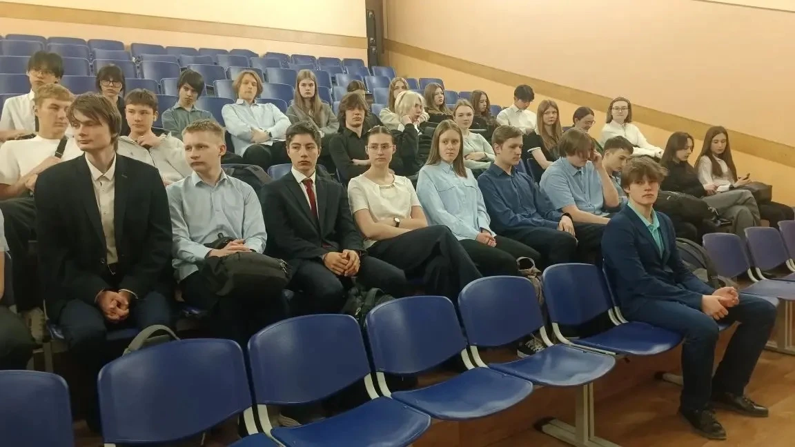 Патриотический урок ко Дню российского парламентаризма  📆29 апреля 2026 года в  МАОУ СОШ №6 г. Южно-
