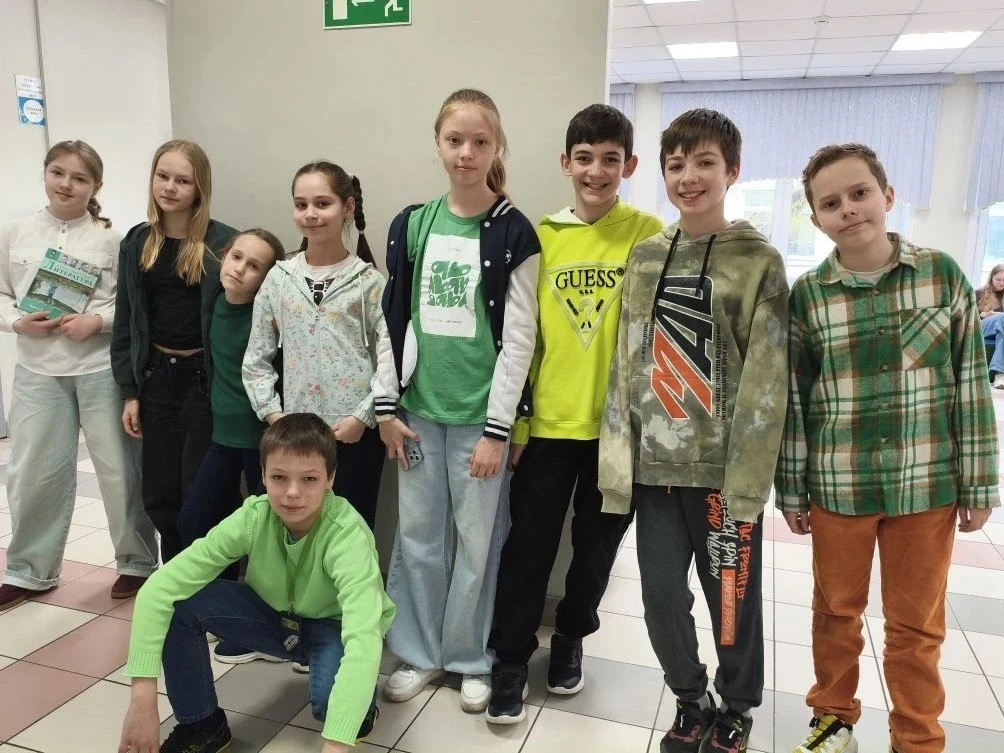 Зеленый – наш цвет! 🌱  🌍 Вчера в школе состоялась тематическая пятница, приуроченная ко Дню Земли. Р