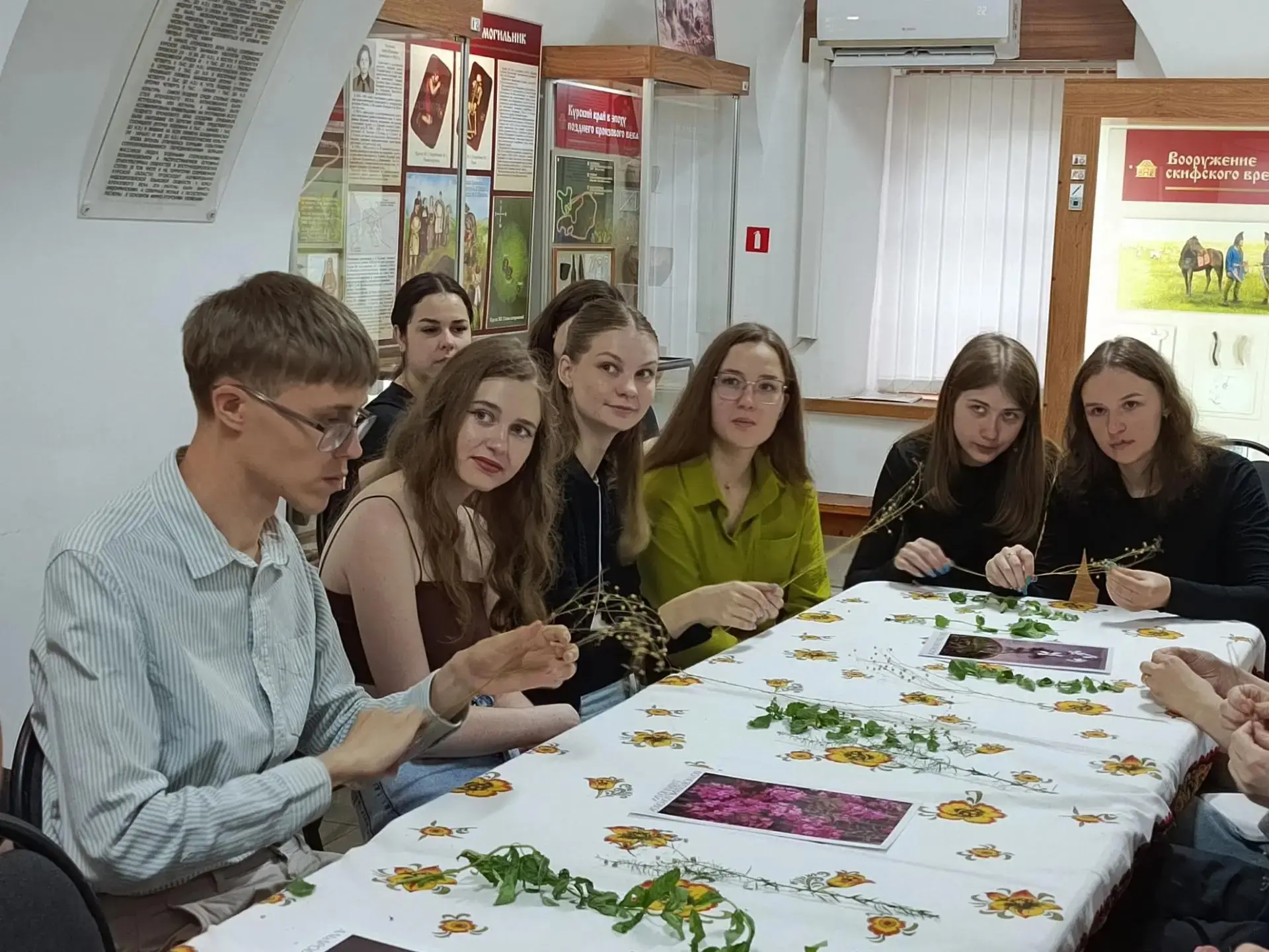 🌿 Занимательная археоботаника для студентов КГМУ!

На днях в нашем музее побывали студенты Курского