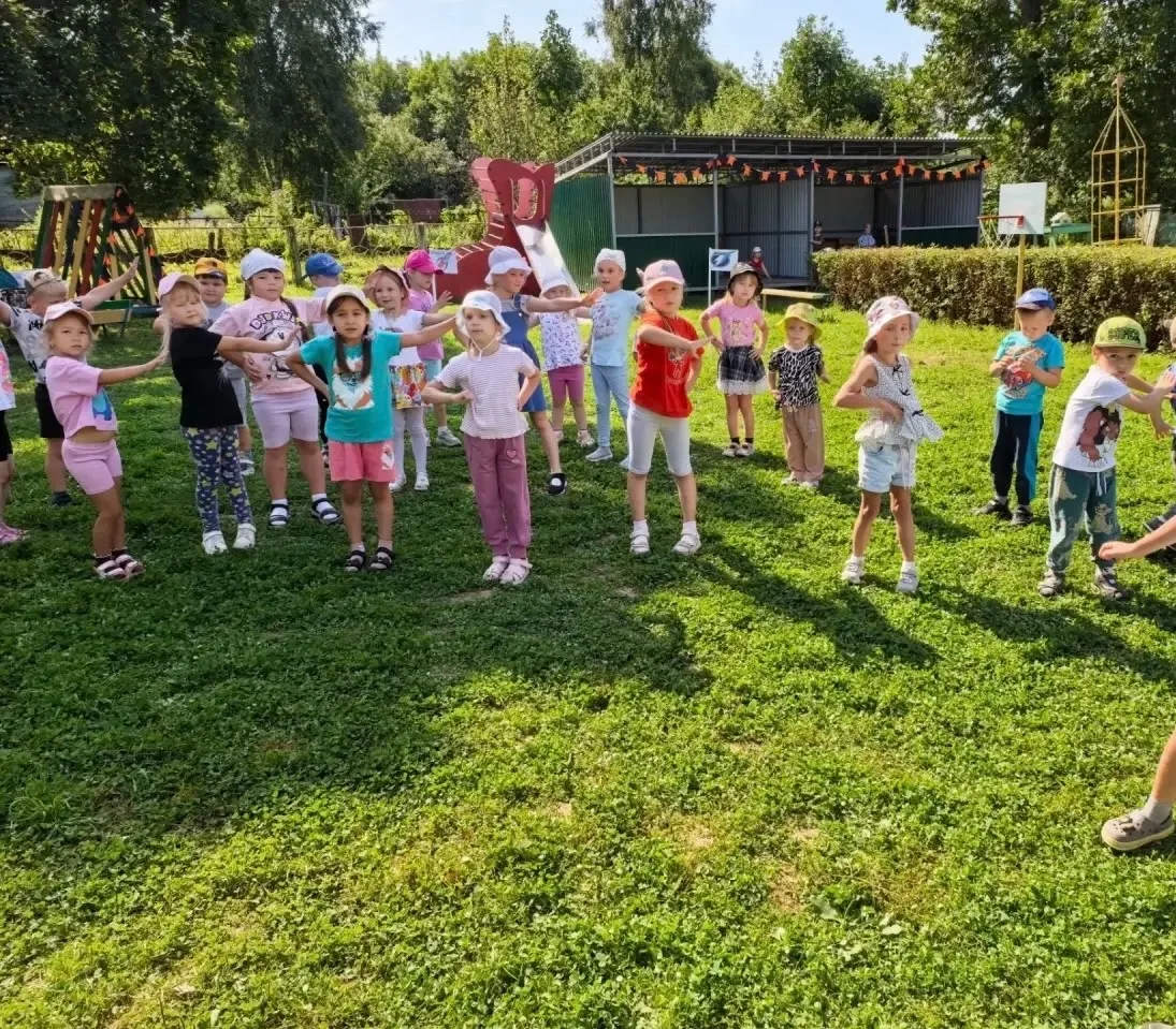Сегодня наши ребята приняли участие в развлечении ко Дню физкультурника - «Эстафетный т...