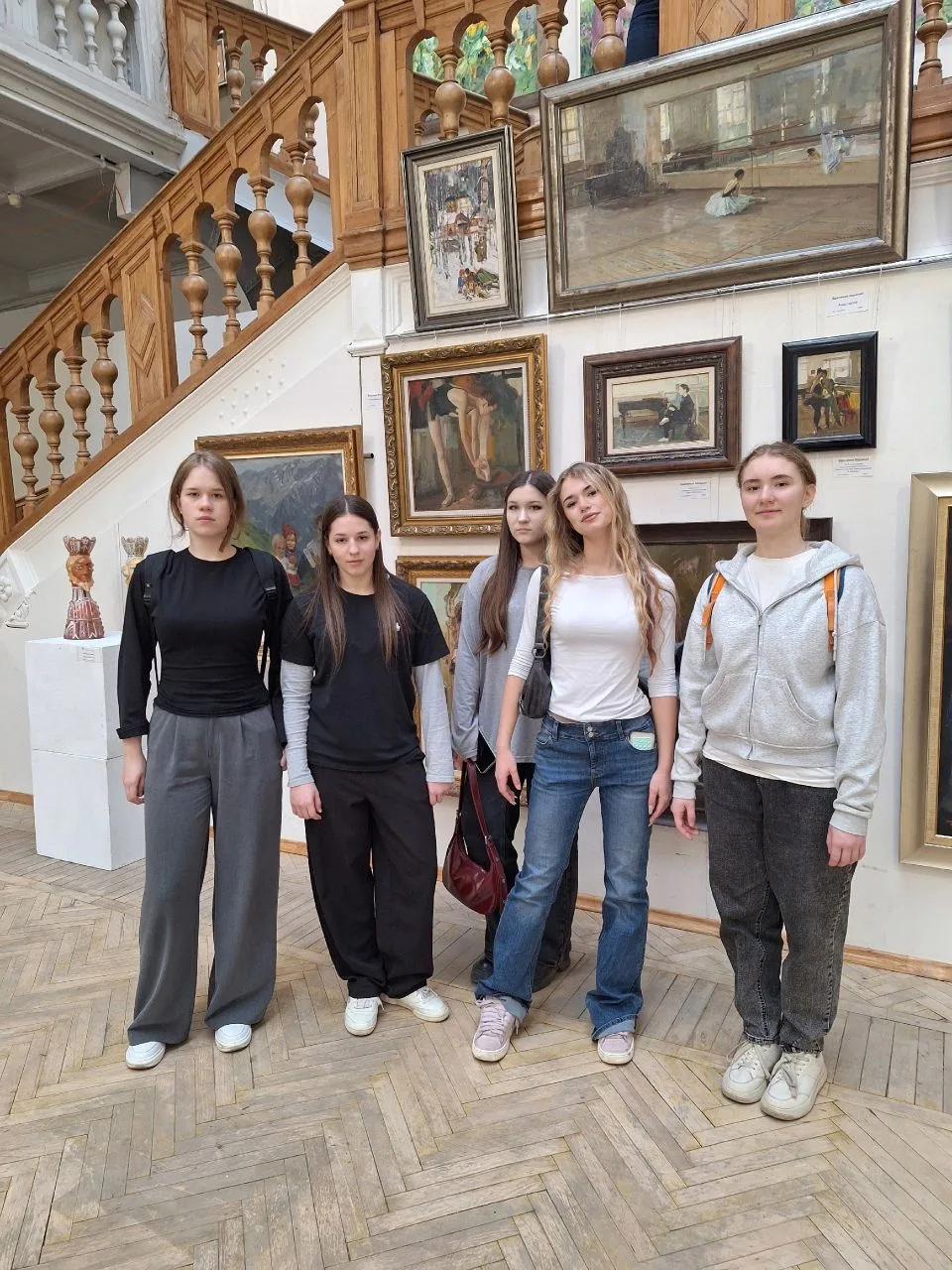 🎨В четверг 19 марта побывали с учениками 51 группы в Союзе художников России на выстав...