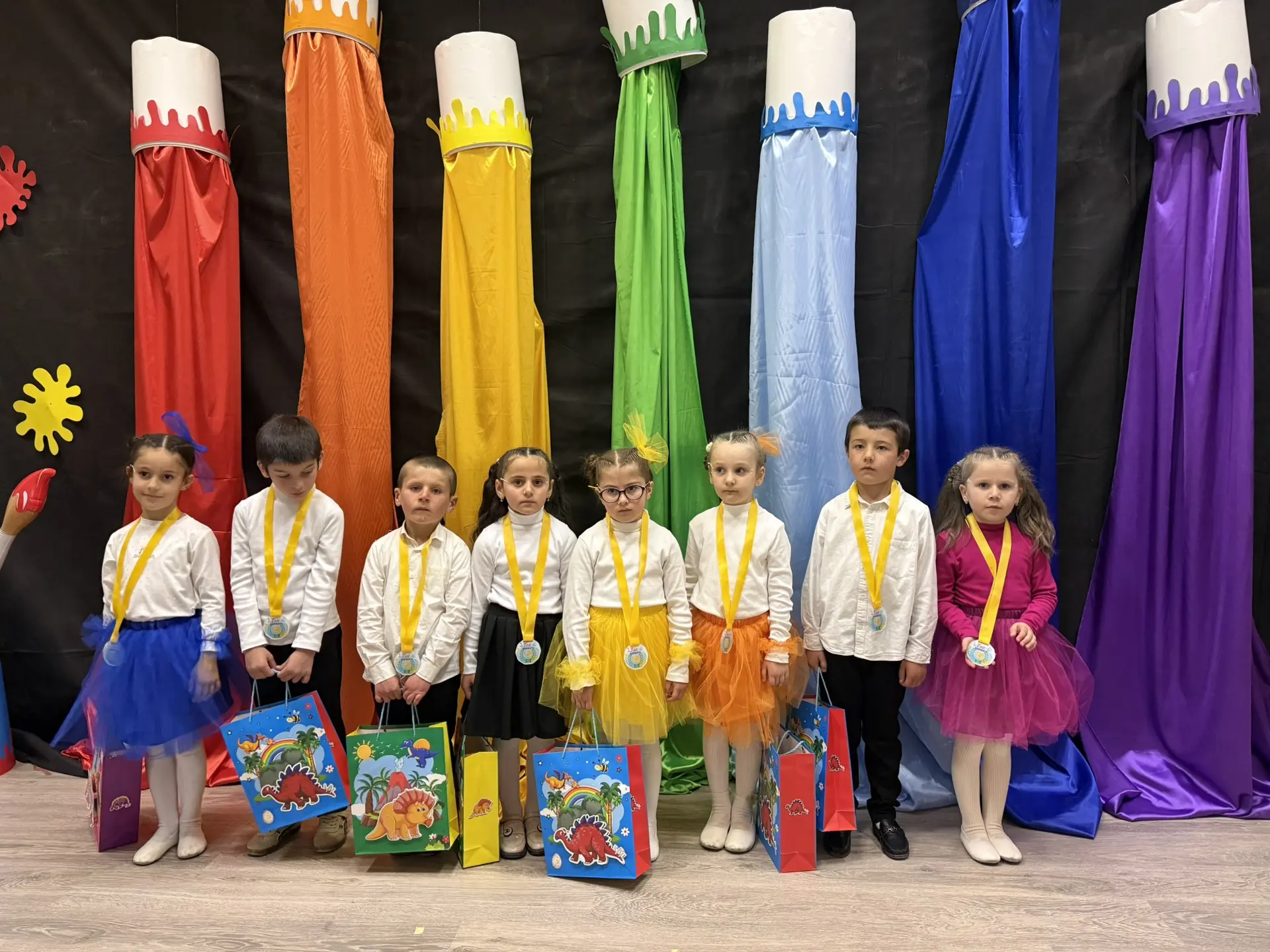 🌟 Наши звёздочки зажглись на главном празднике лета!
Вот и наступило долгожданное лето! А началось 