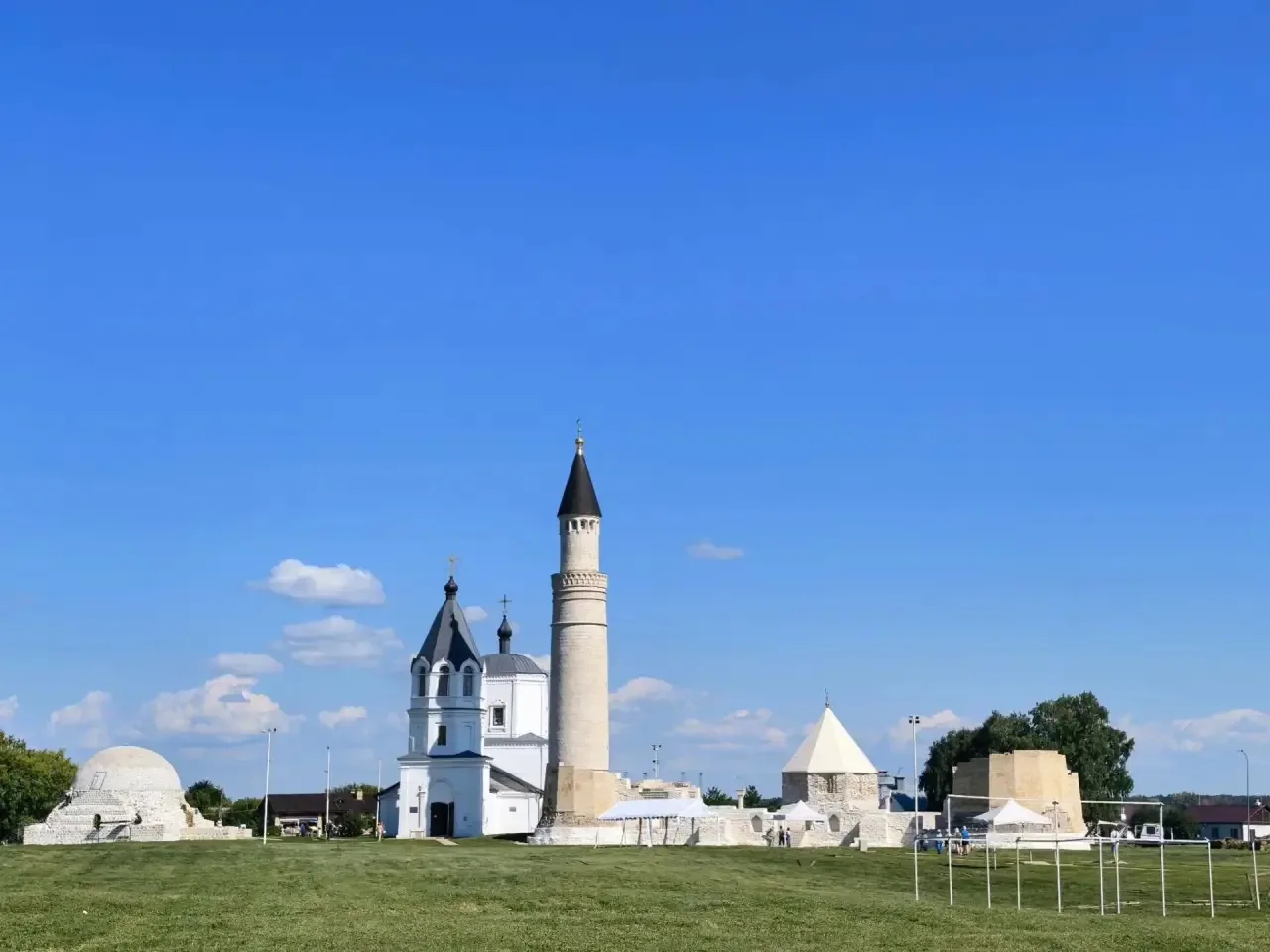 ШКОЛА В ЛИЦАХ