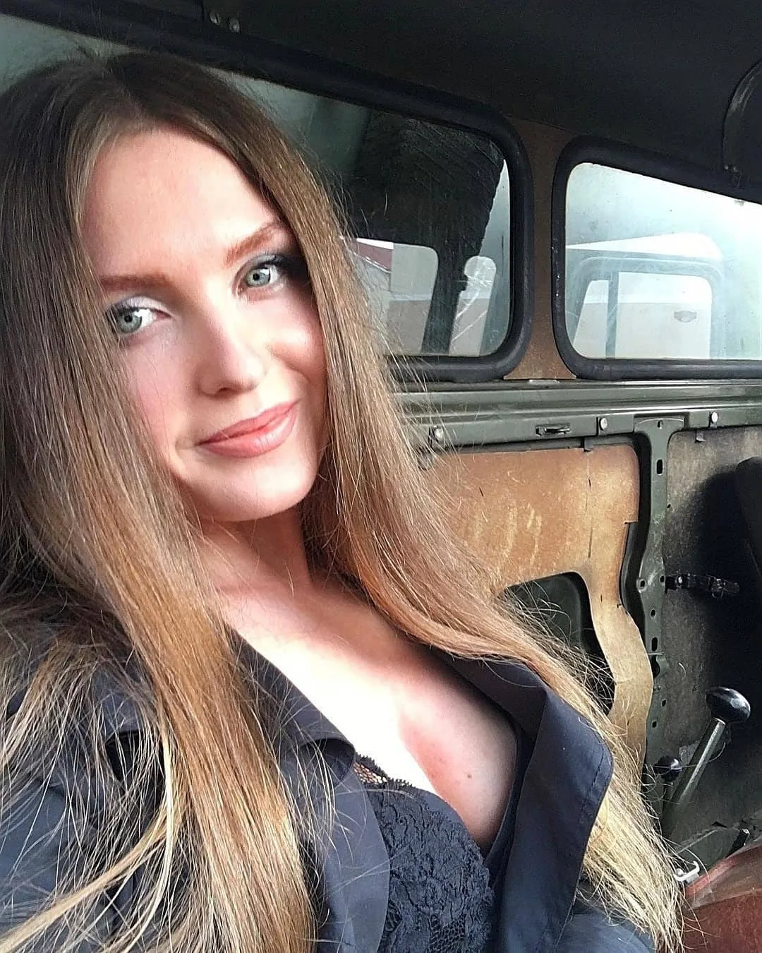 32 года. Учу людей не бояться высоты и уверенно идти к цели. По жизни энергичная, позит...