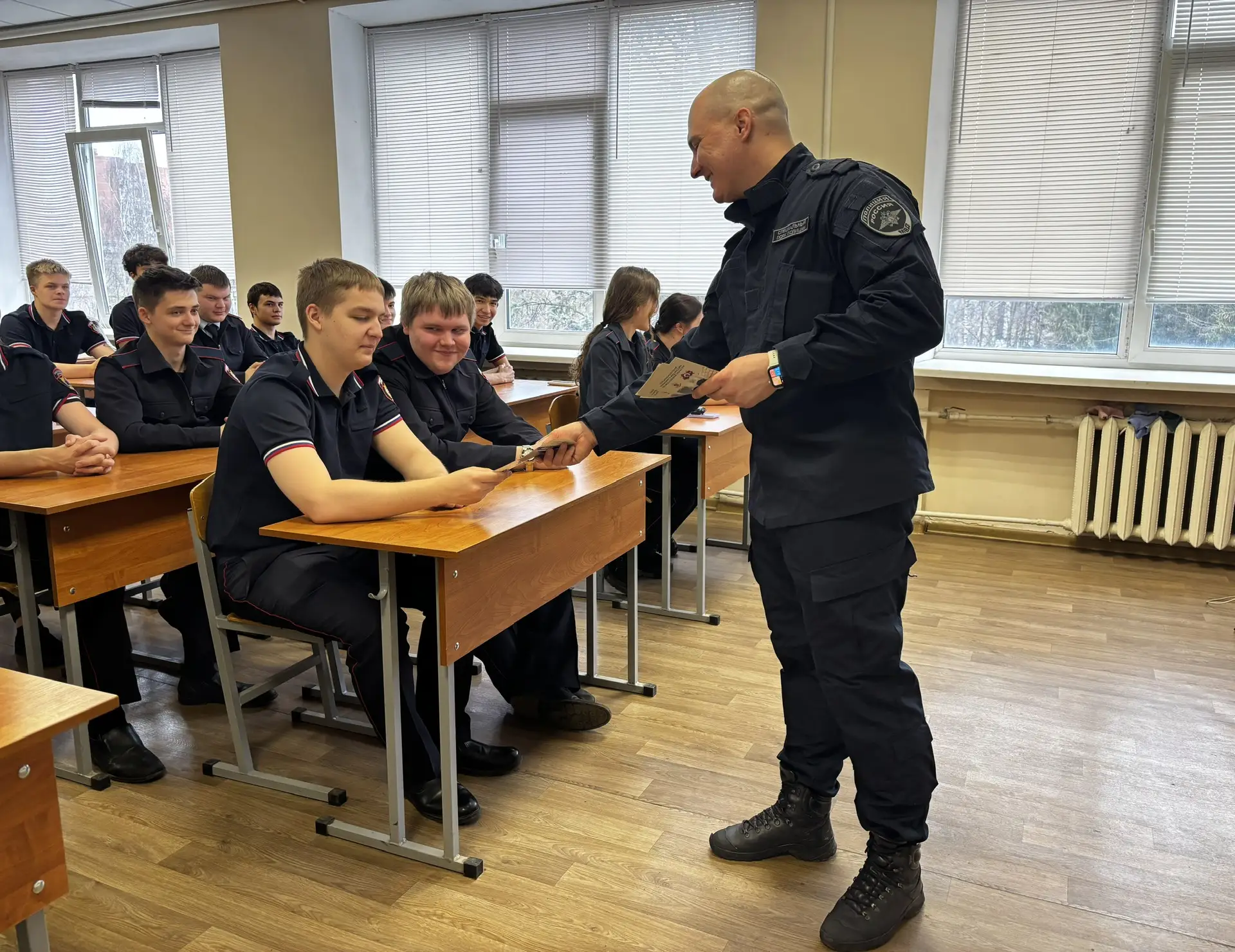 🏫Подмосковный политехнический колледж посетил представитель правоохранительных органов.    👍🏻Встречу