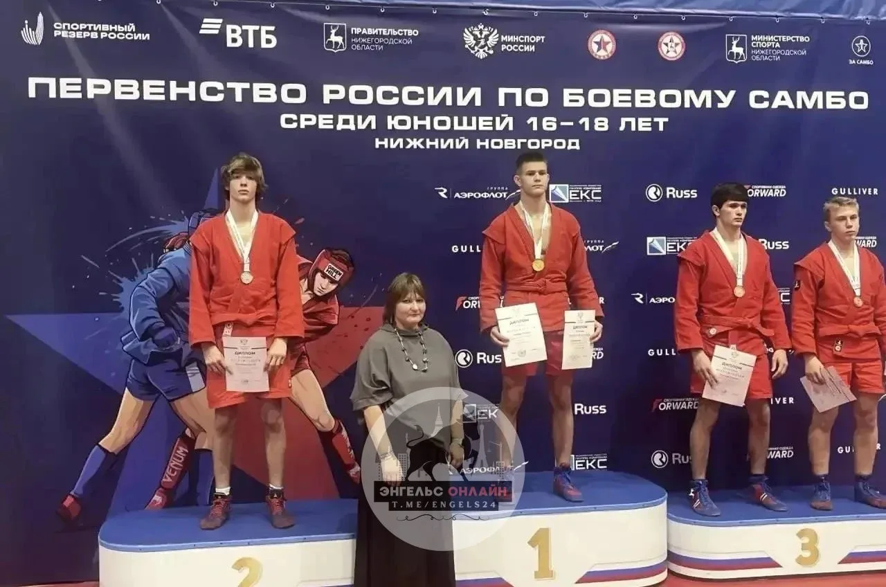 🥈На Первенстве России по боевому самбо спортсмен из Энгельса завоевал "серебро"