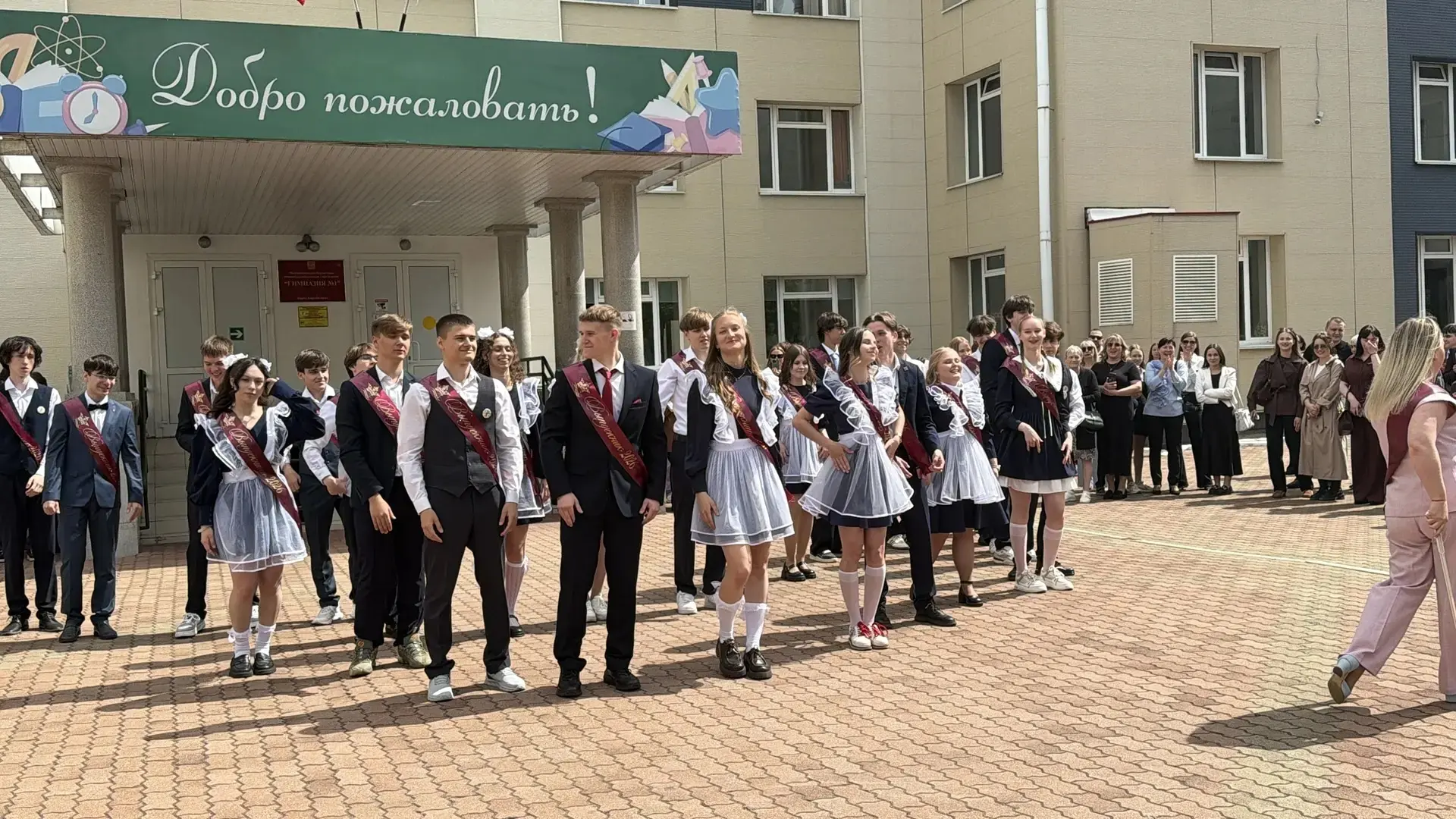 Дорогие выпускники 11 класса💥!   🛎 Вот и прозвенел последний звонок, возвестивший о завершении важно