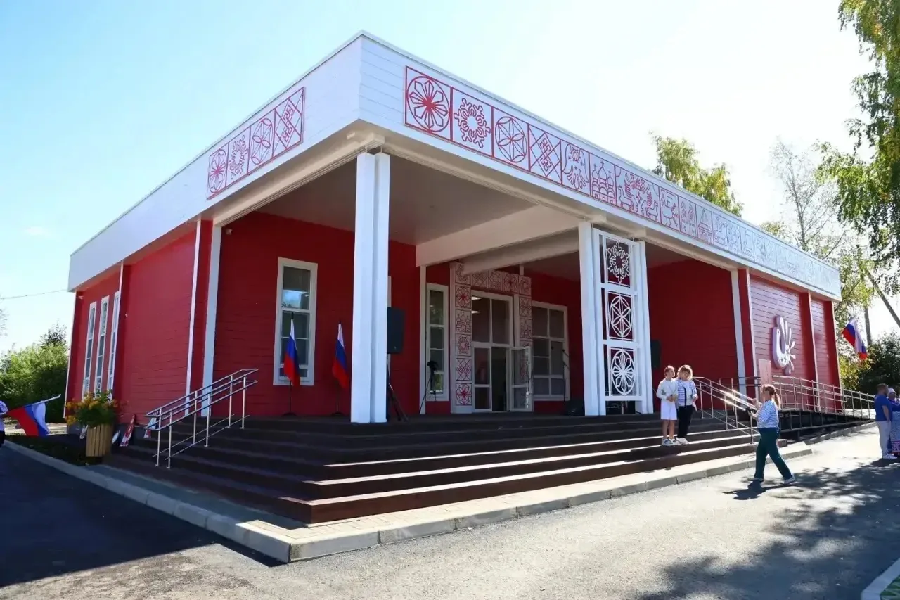 Более подробно расскажу о новом Доме культуры в деревне Березник.