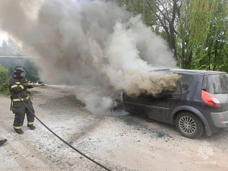 ❗️5 человек эвакуировали на пожаре в Орле   Сотрудники орловских пожарно-спасательных подразделений 