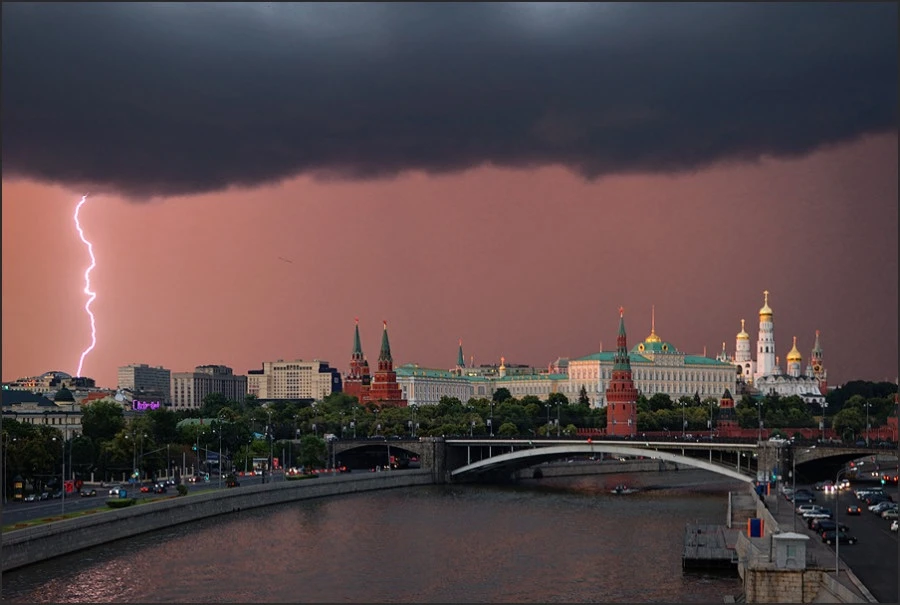 ❗️🌦  АТМОСФЕРА: гроза и дождь накроют Москву 19 августа.