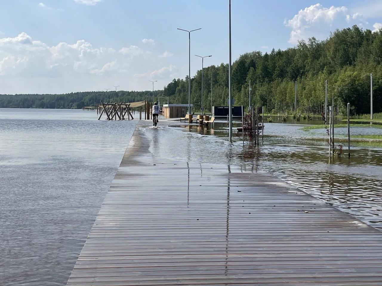 После подтопления на Киселевском водохранилище спасают трап и ищут деньги на ремонт здания