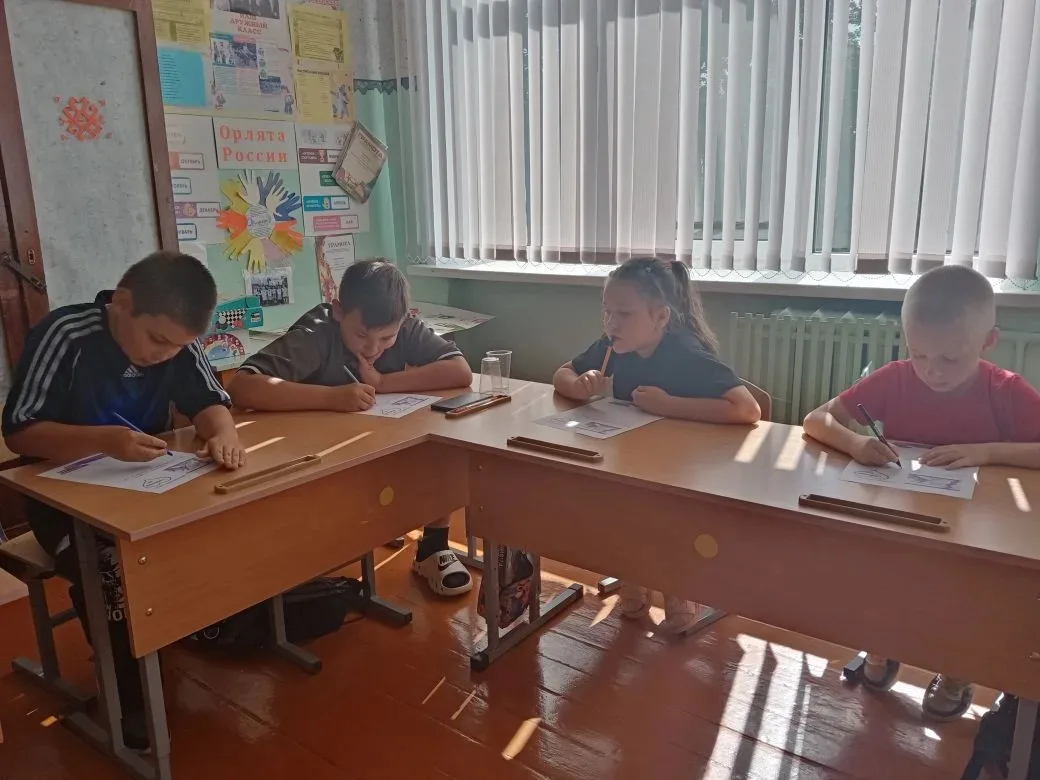 Письмо солдату💌

✅В пришкольном лагере "Солнышко" состоялась трогательная акция, в рамках которой П