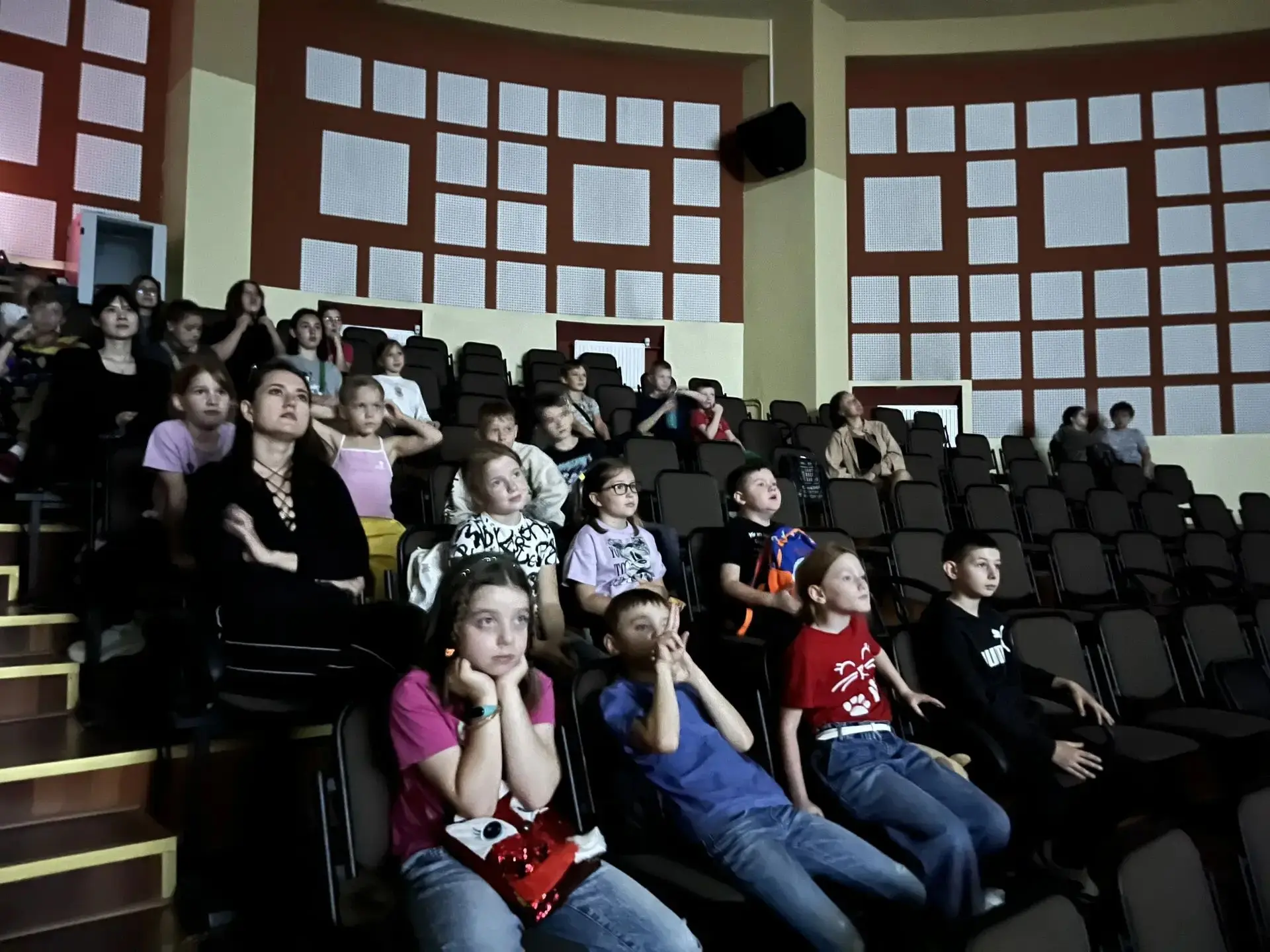 17 июля в нашем лагере "Мечта" по доброй традиции состоялся киносеанс. 
В уютной атмосфере актового 