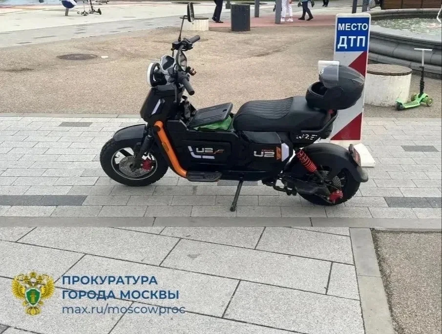 Мужчина на электроскутере сбил четырехлетнего ребенка на Стартовой улице. Девочка госпитализирована.