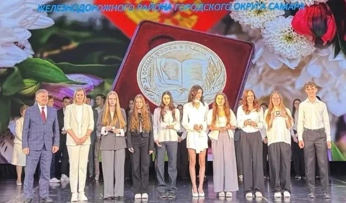 🏅 Серебряные медали — заслуженная награда выпускникам! 🎉Сегодня состоялась торжественная церемония