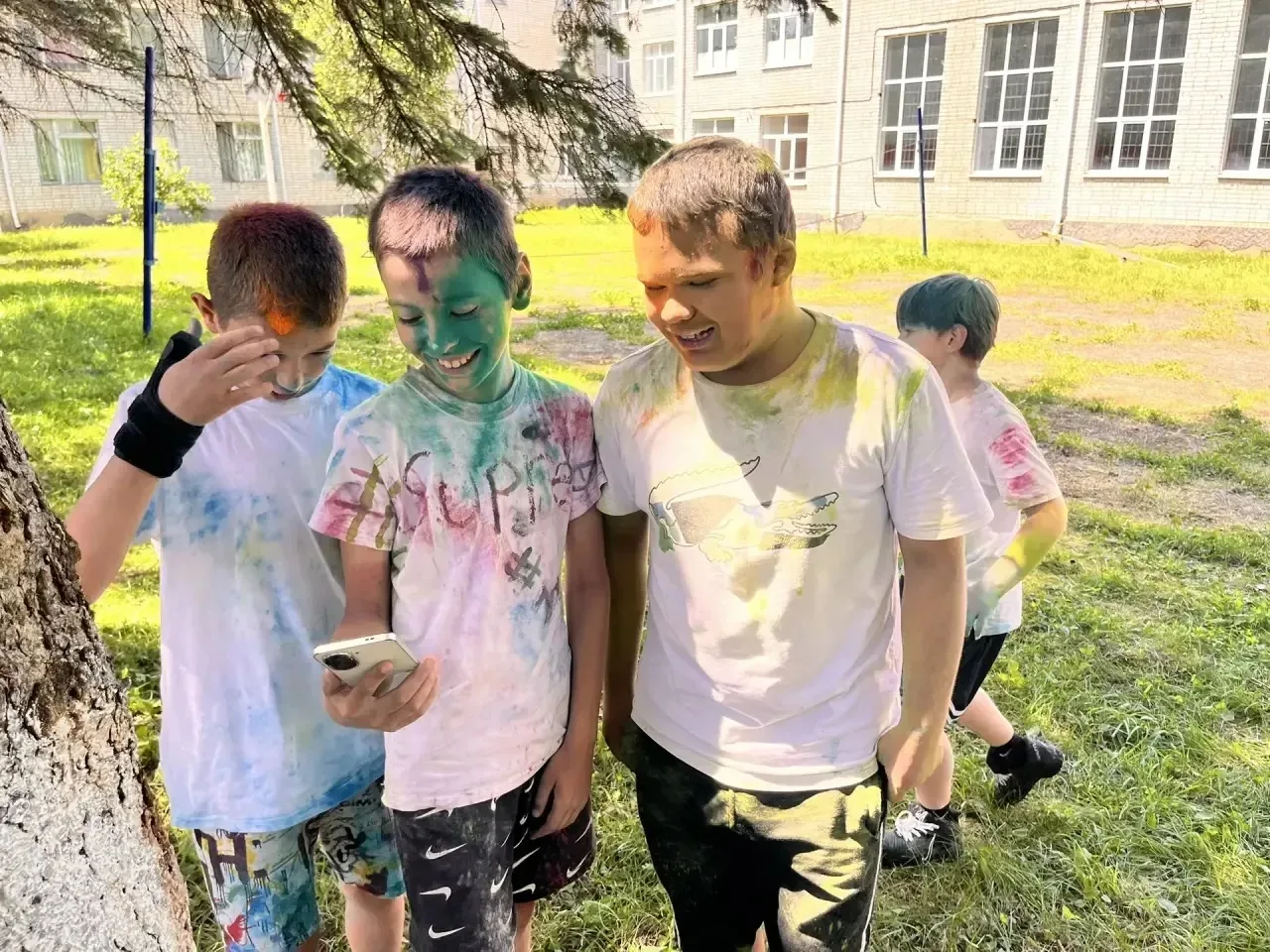 🌈 Сегодня в нашем пришкольном Импульс прошёл настоящий праздник — Фестиваль красок холи! 🎉

Ребята